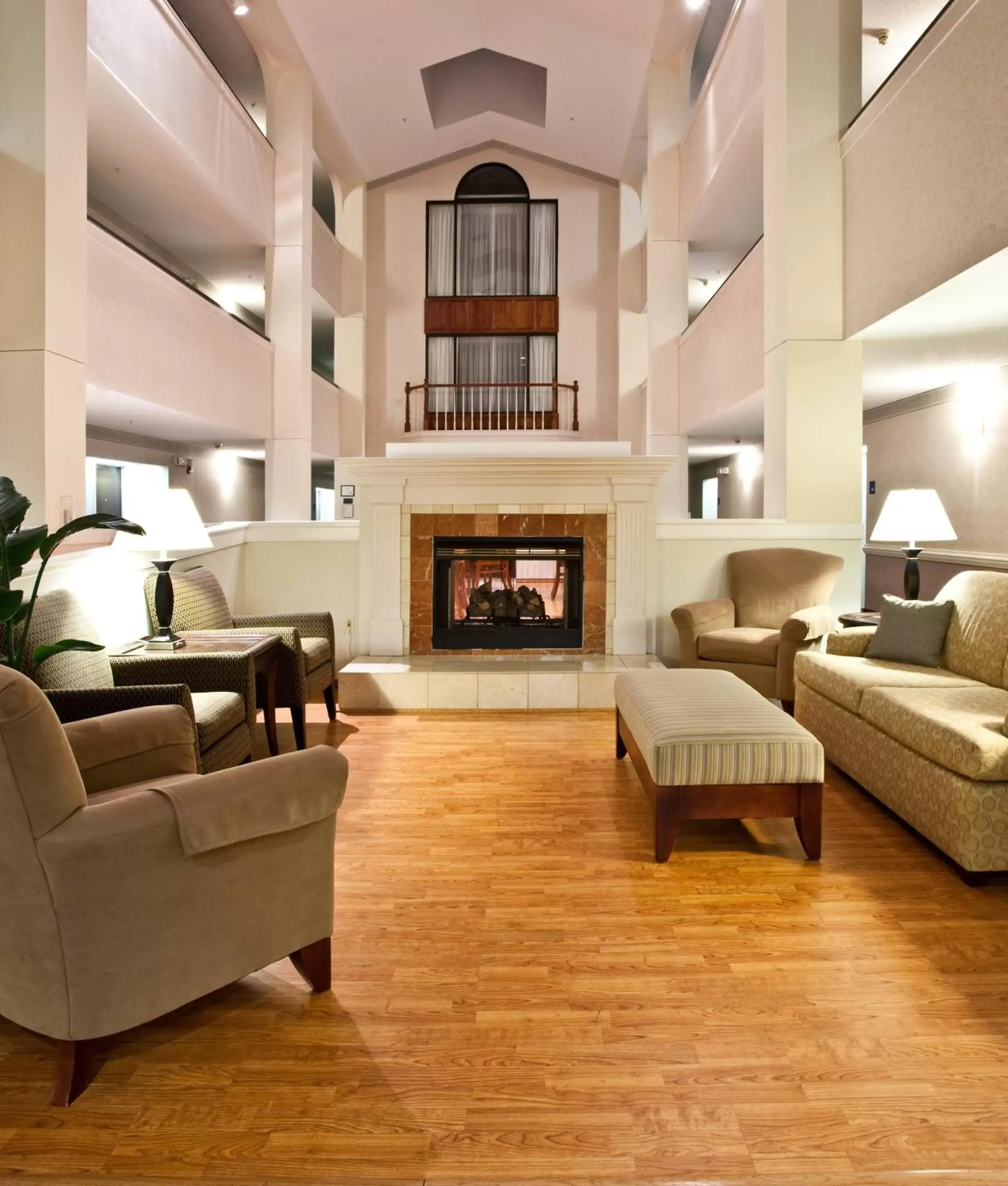 Lobby or reception, Seating Area in Holiday Inn Express & Suites Milton East I-10, an IHG Hotel