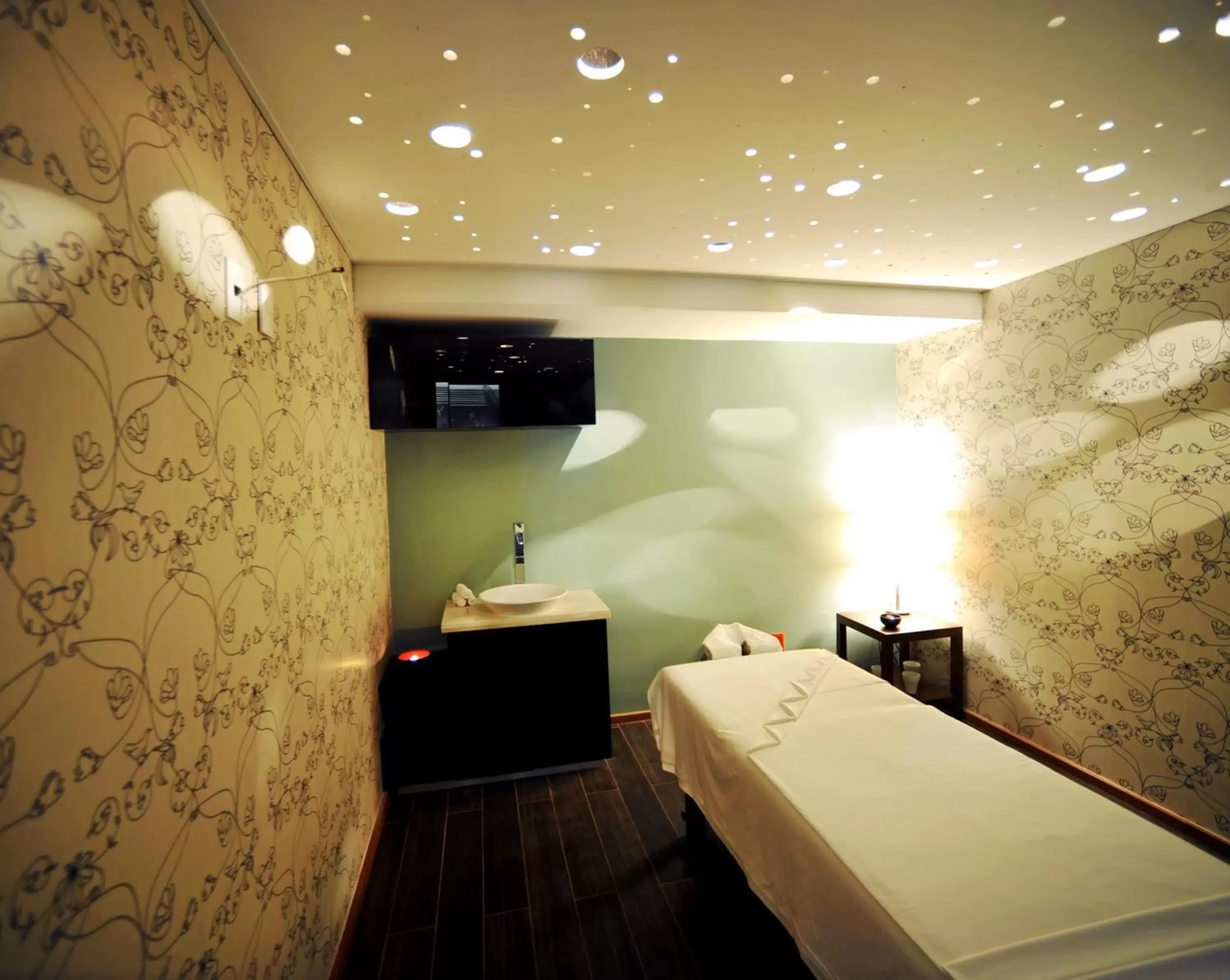 Massage, Bed in Emporio Veracruz Massage, Bed in Emporio Veracruz