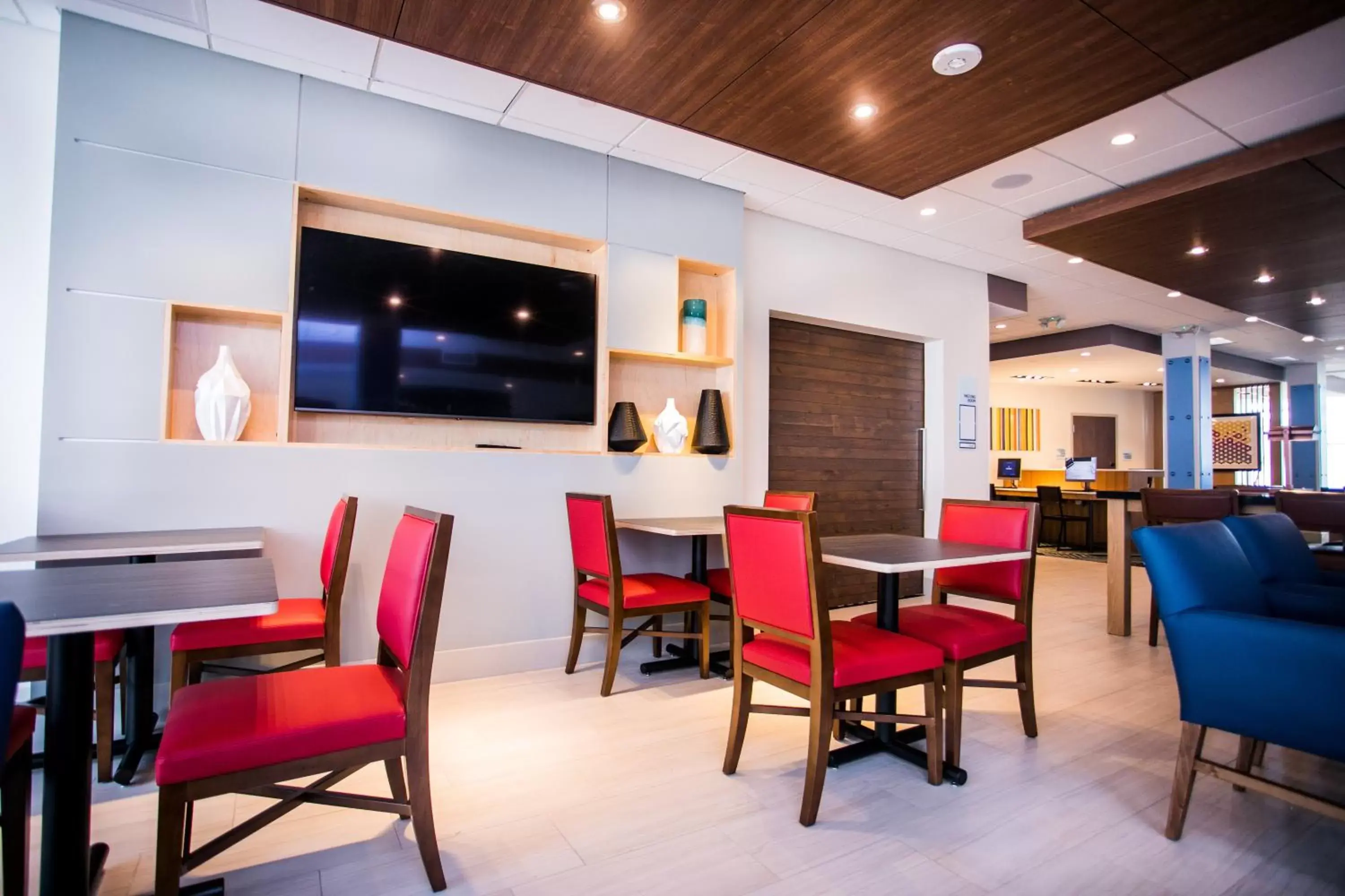 Breakfast, Restaurant/Places to Eat in Holiday Inn Express & Suites Rehoboth Beach, an IHG Hotel