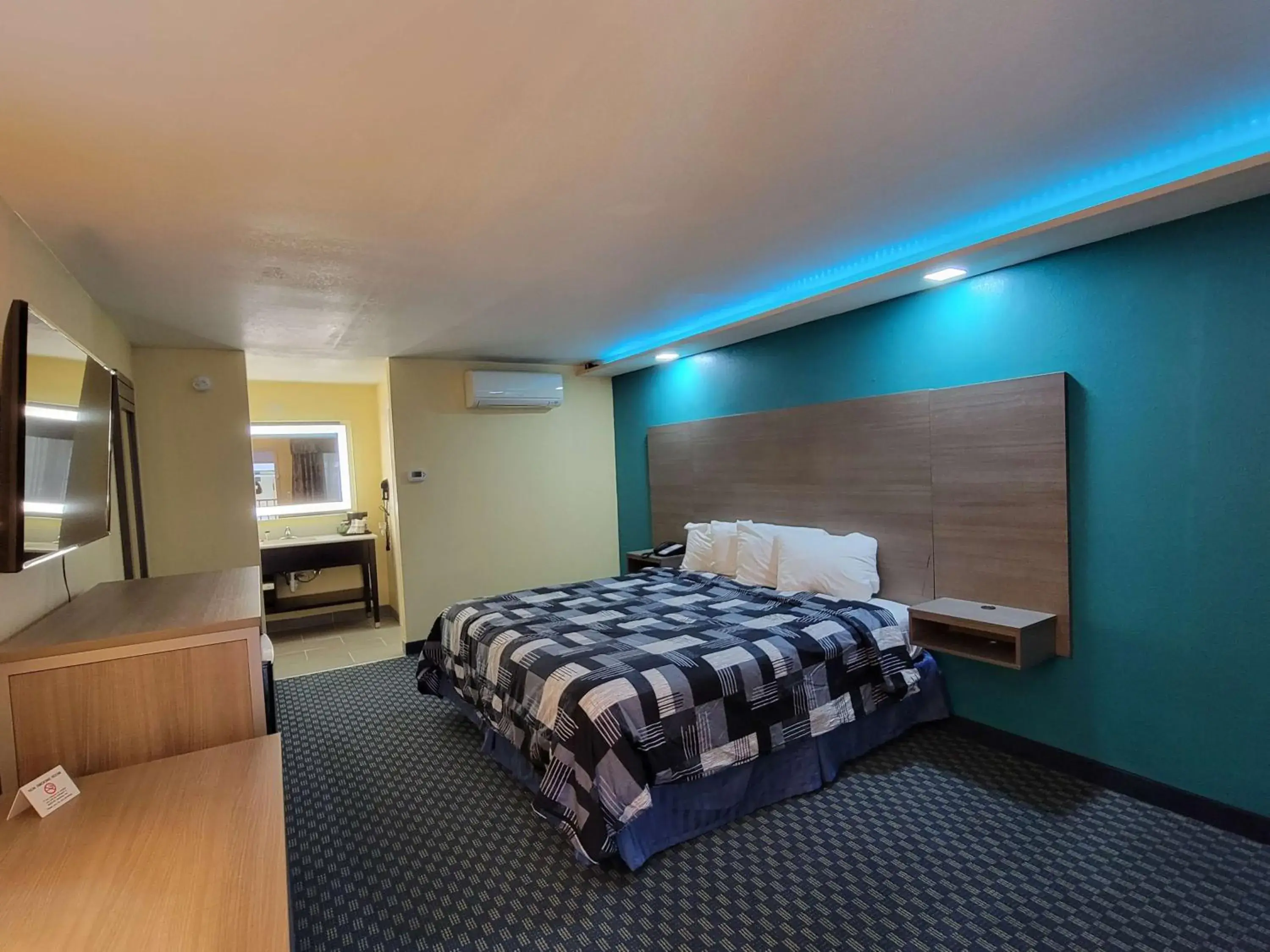 Photo of the whole room, Bed in SureStay Plus Hotel by Best Western Odessa