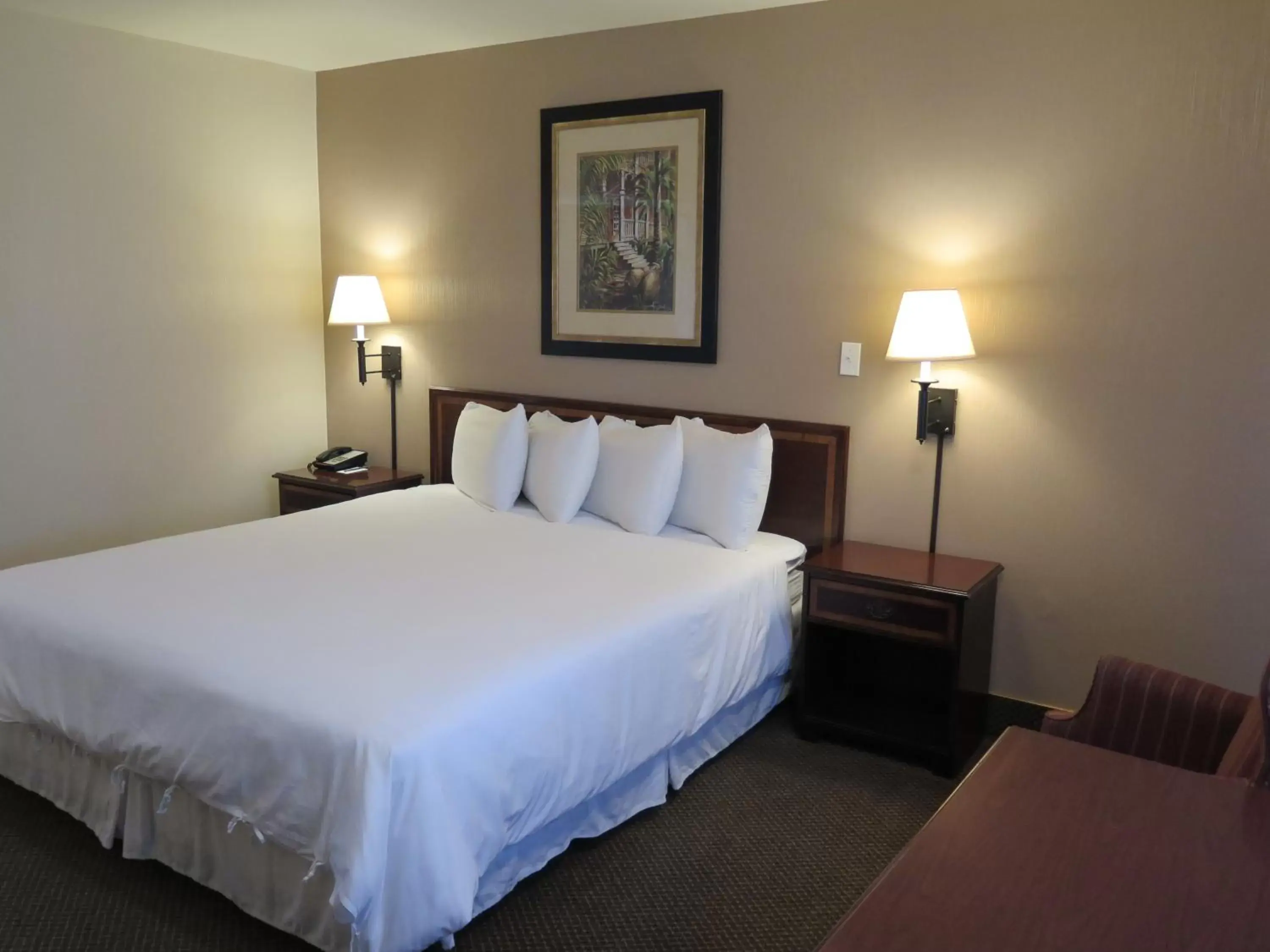 Photo of the whole room, Bed in Bonanza Inn and Suites