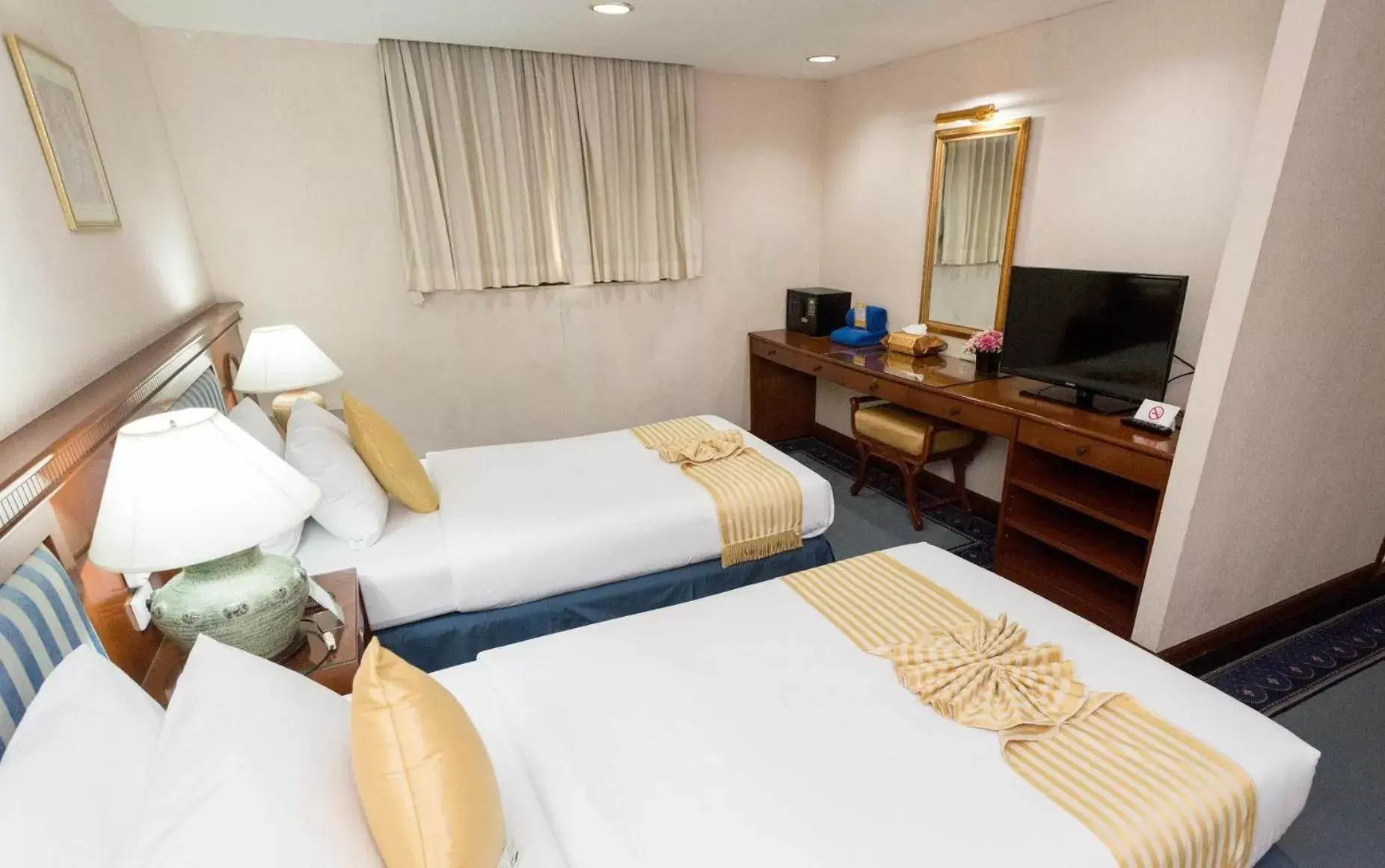 Bedroom, Bed in The Grand Sathorn