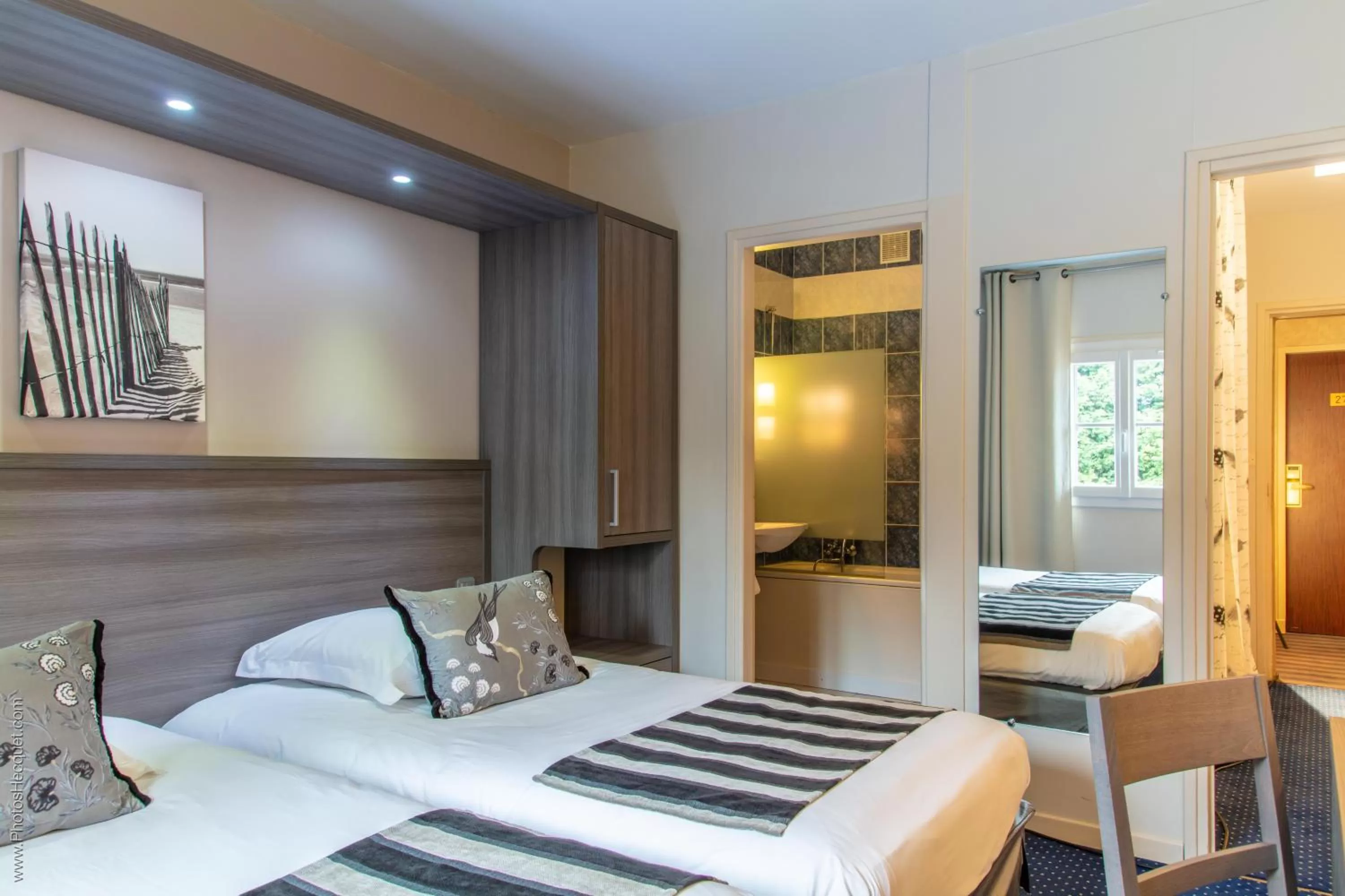 Bed in LOGIS Hôtel & Restaurant - LENSOTEL