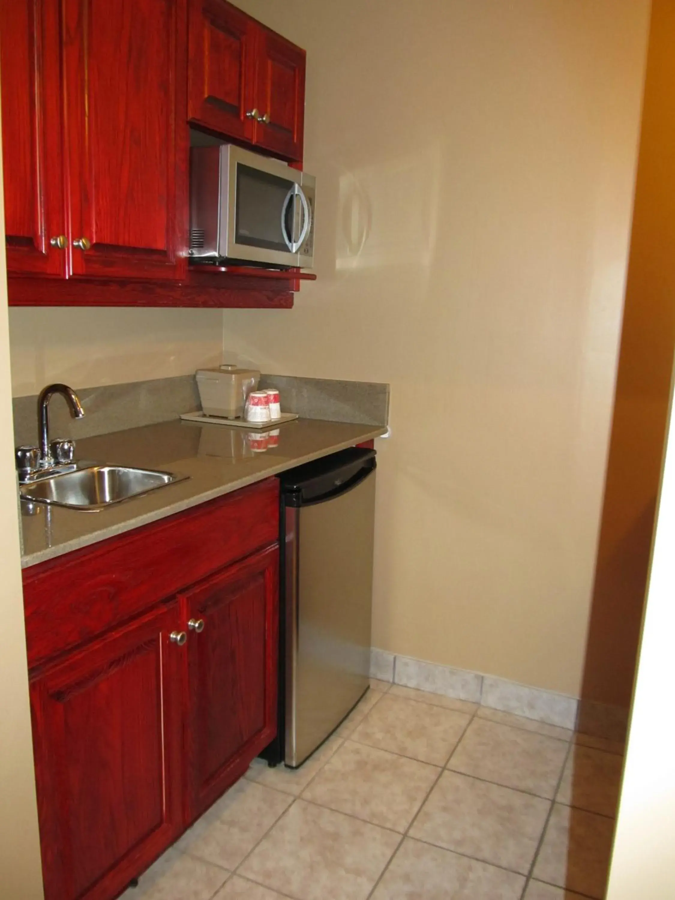 Kitchen or kitchenette, Kitchen/Kitchenette in Ramada by Wyndham Prince Albert