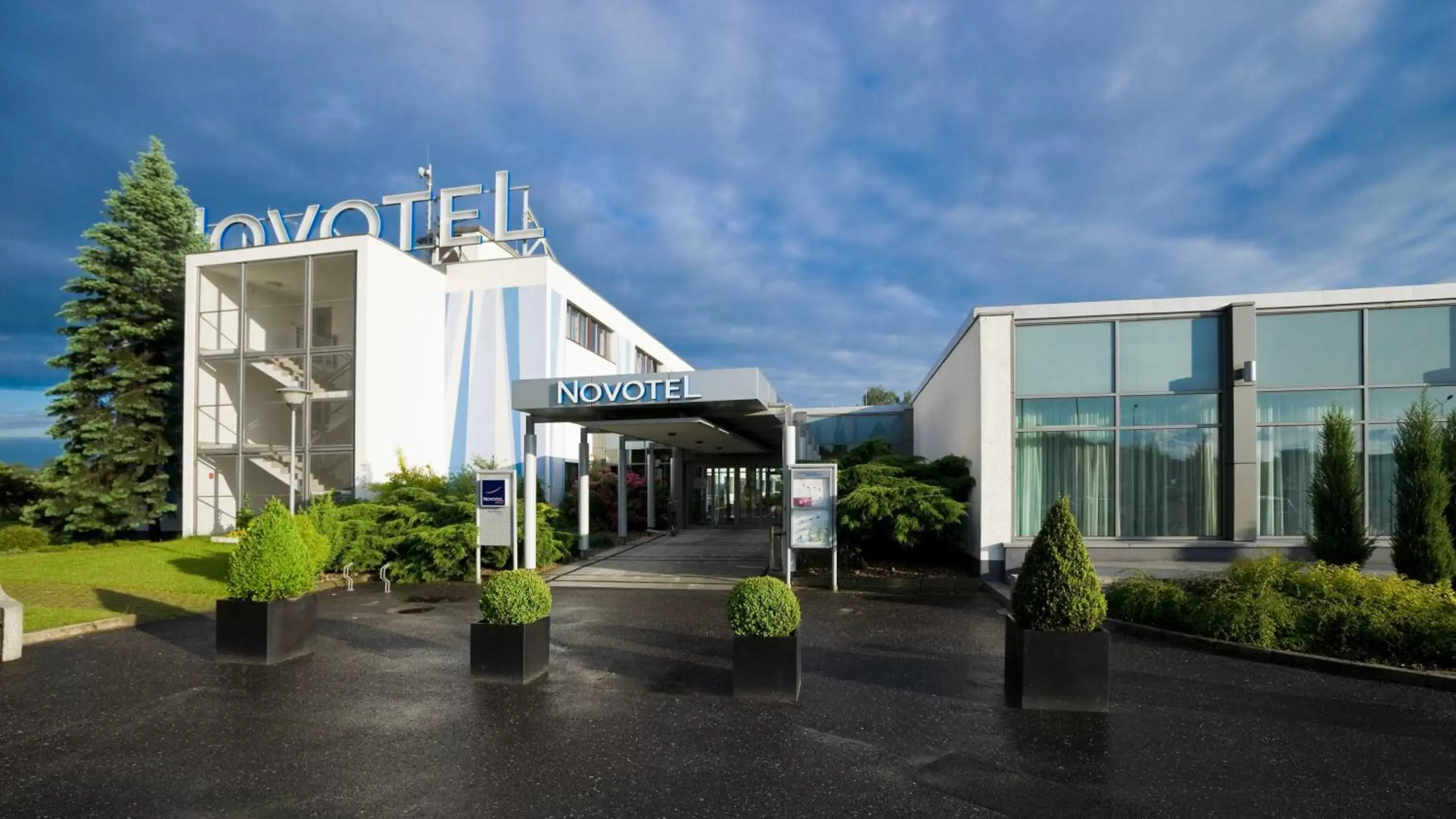 Facade/entrance, Property Building in Novotel Poznań Malta