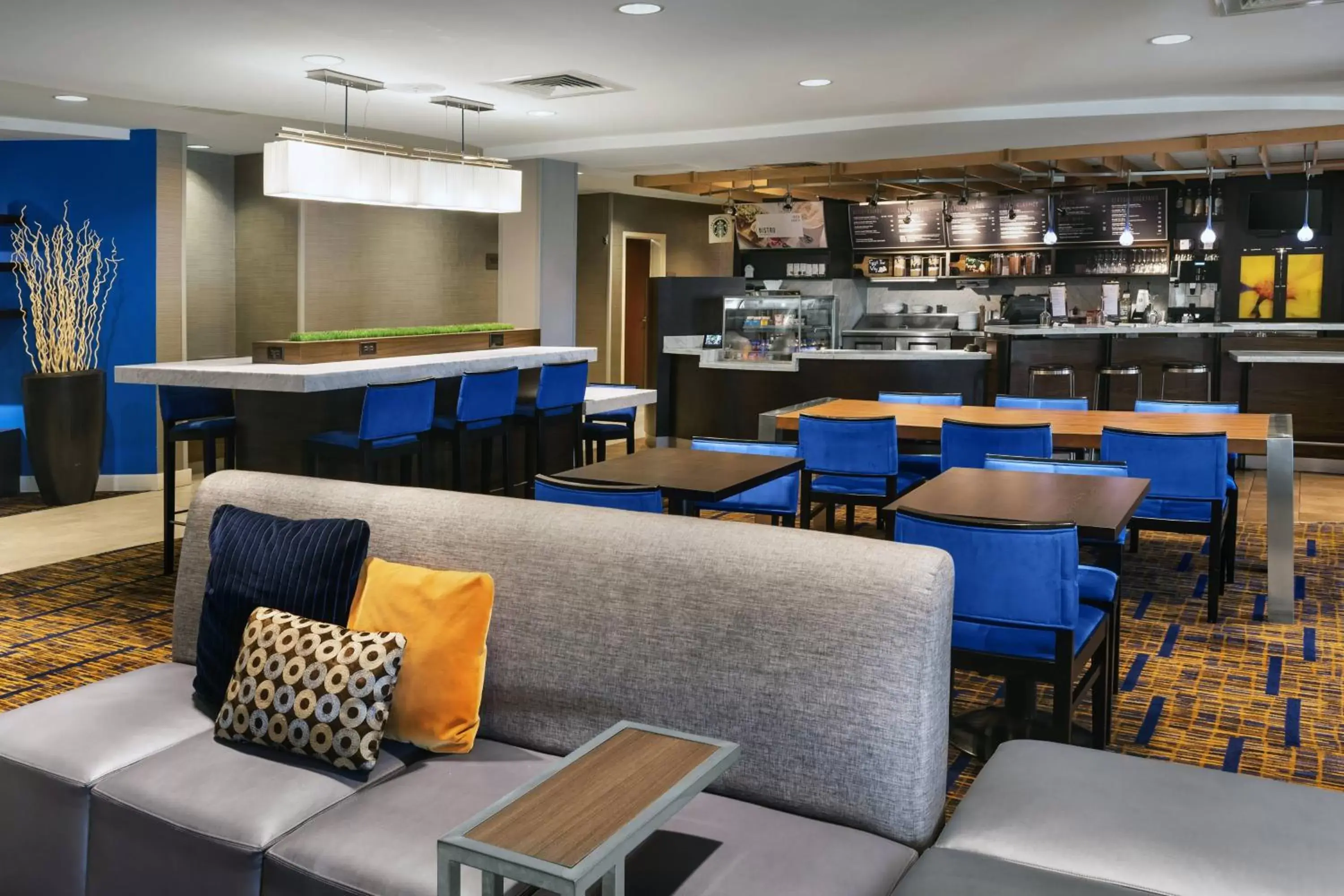 Restaurant/places to eat, Lounge/Bar in Courtyard by Marriott Portland Airport