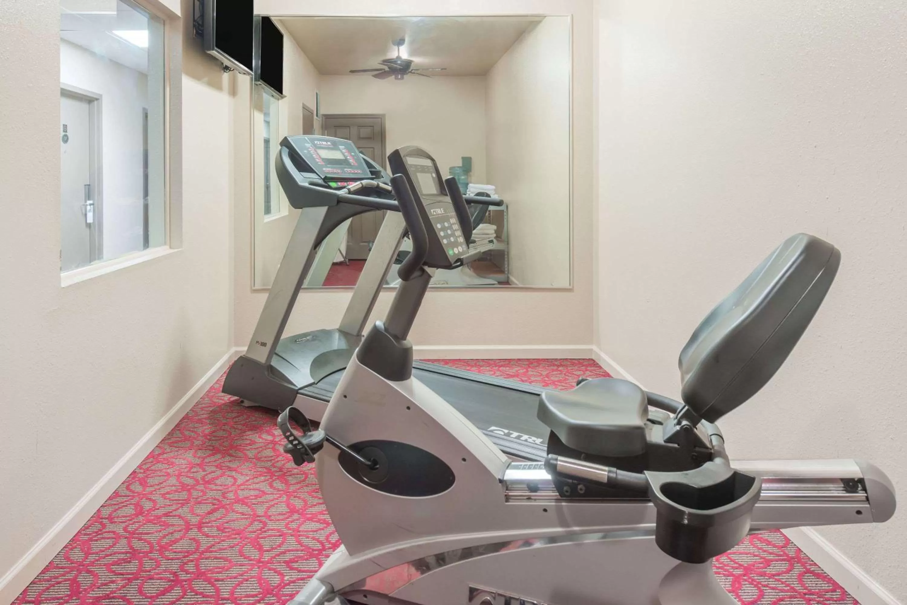 Fitness centre/facilities in Days Inn by Wyndham St Peters/St Charles