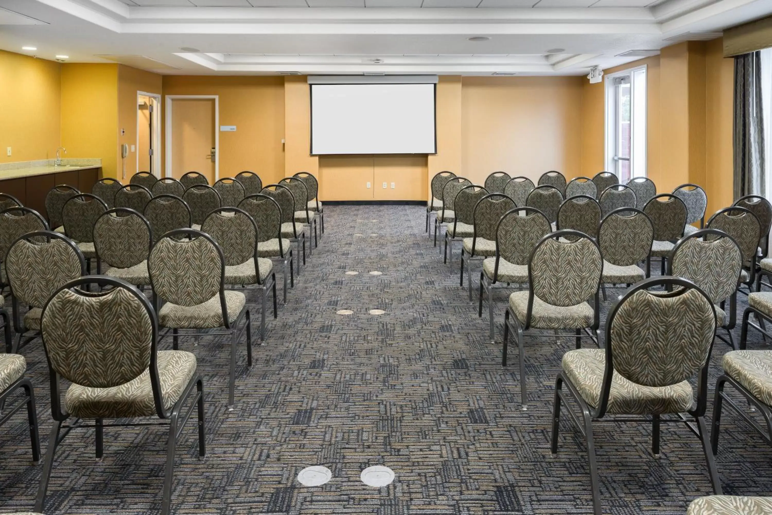 Meeting/conference room in Holiday Inn Express Hotel & Suites Vacaville, an IHG Hotel