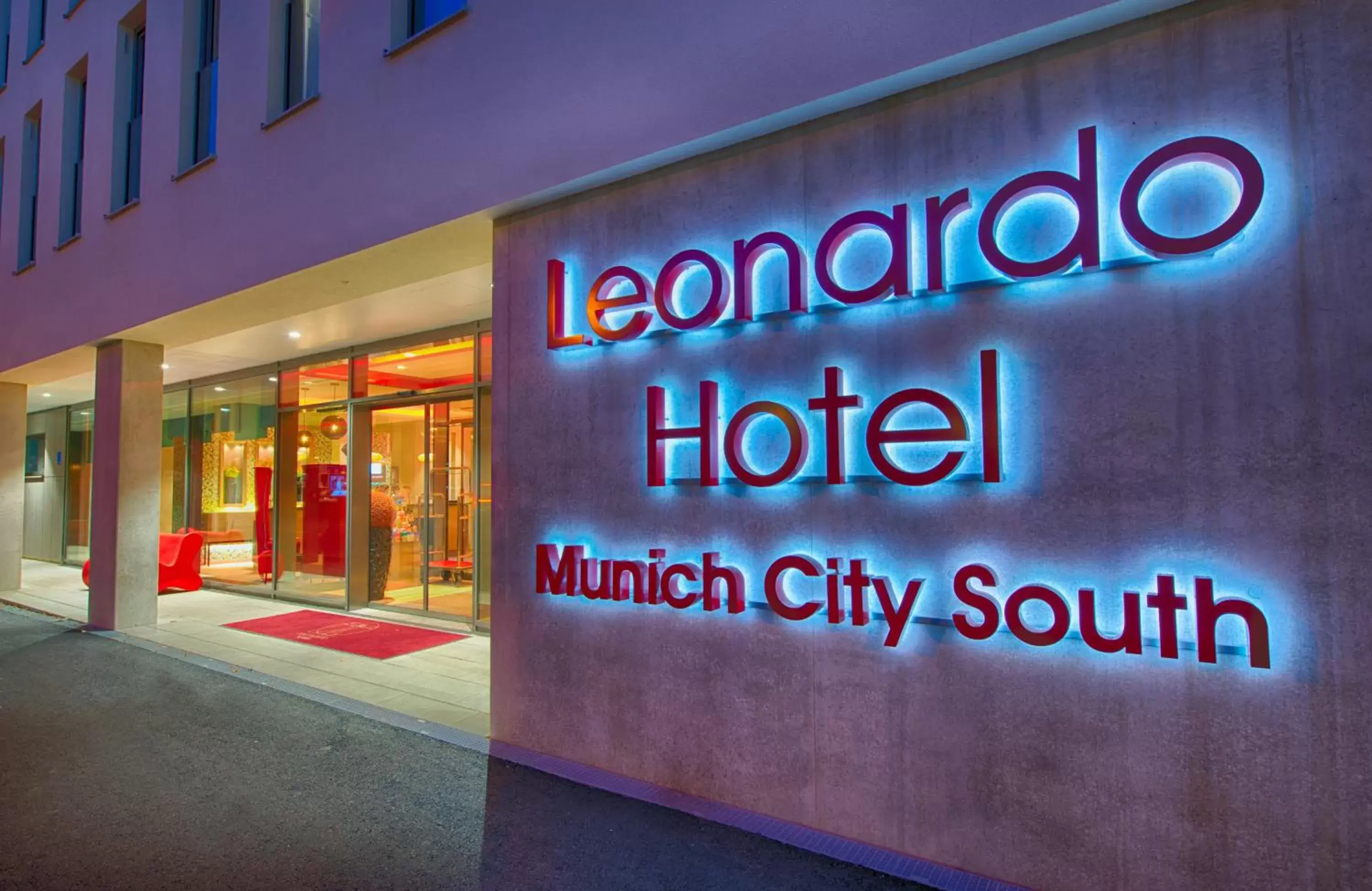 Facade/entrance in Leonardo Hotel Munich City South