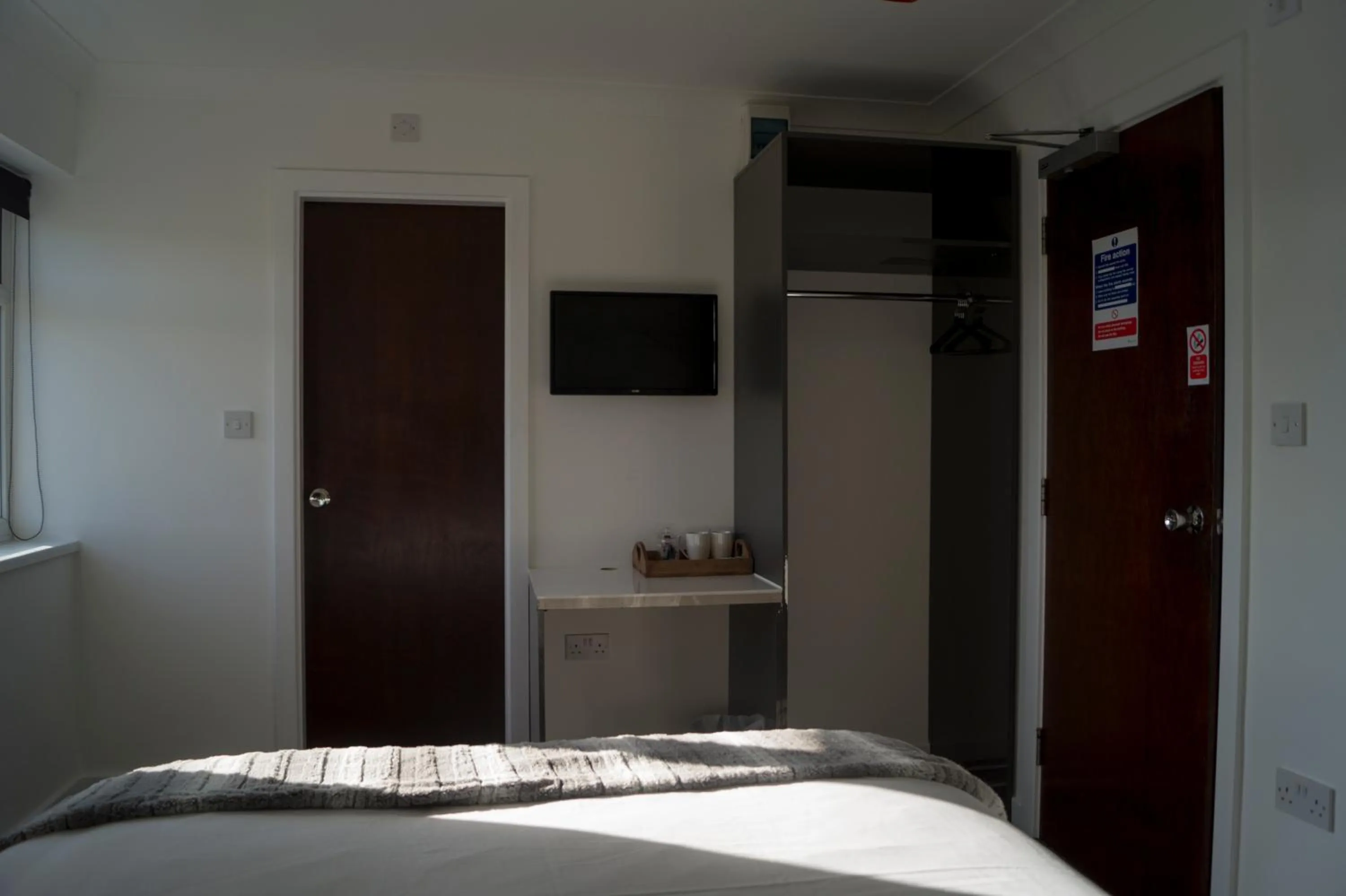 Coffee/tea facilities, Bed in Kirks Korner Motel