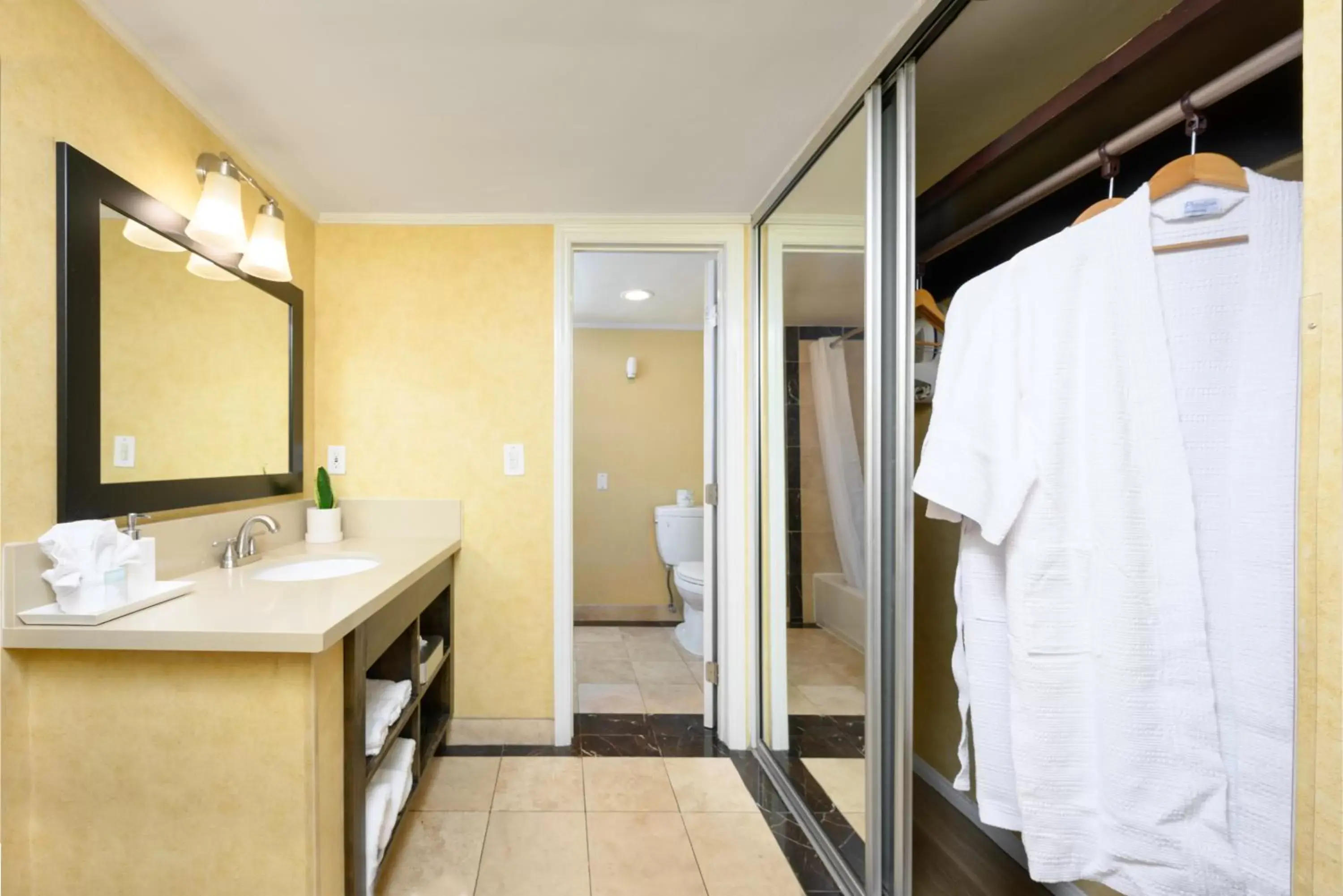 Bathroom in Little Inn By The Bay Newport Beach Hotel