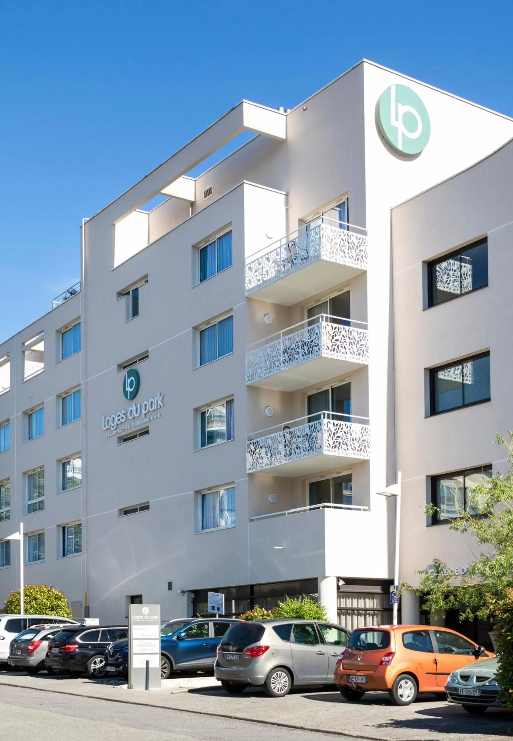 Facade/entrance, Property Building in Les Loges du Park