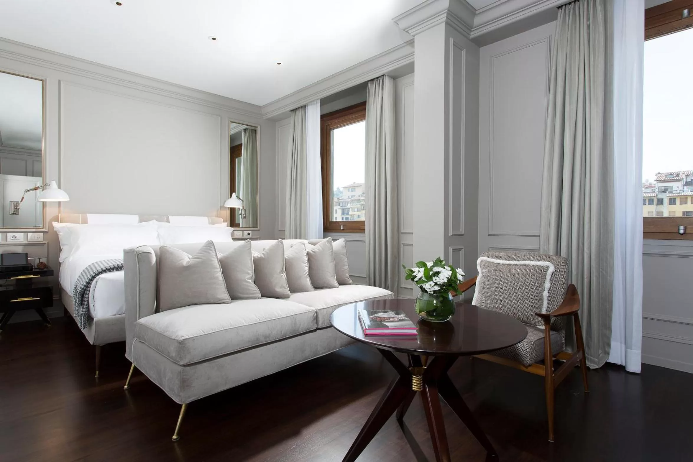 Prestige Suite with River View in Portrait Firenze - Lungarno Collection