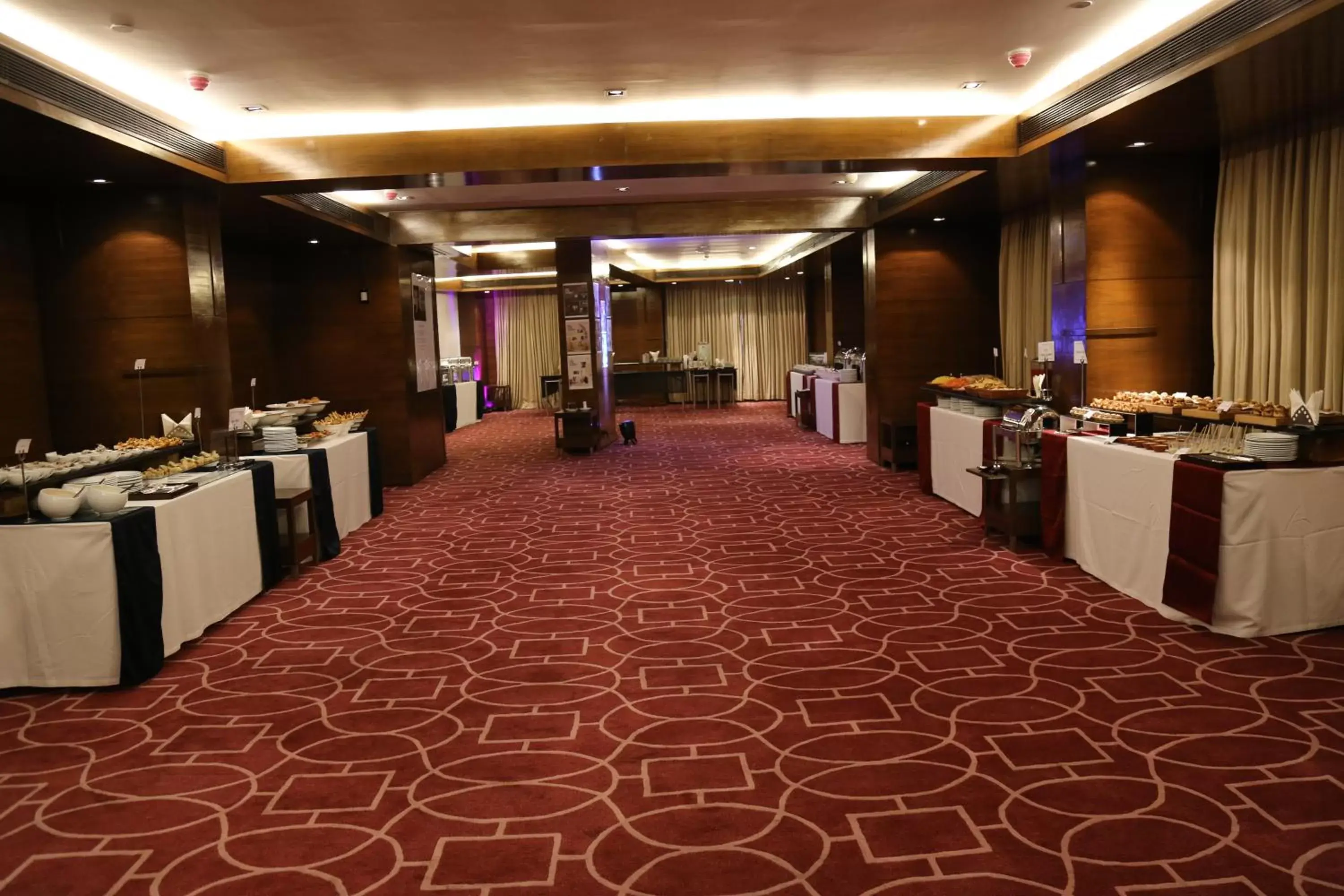 Banquet/Function facilities, Restaurant/Places to Eat in Four Points by Sheraton Ahmedabad