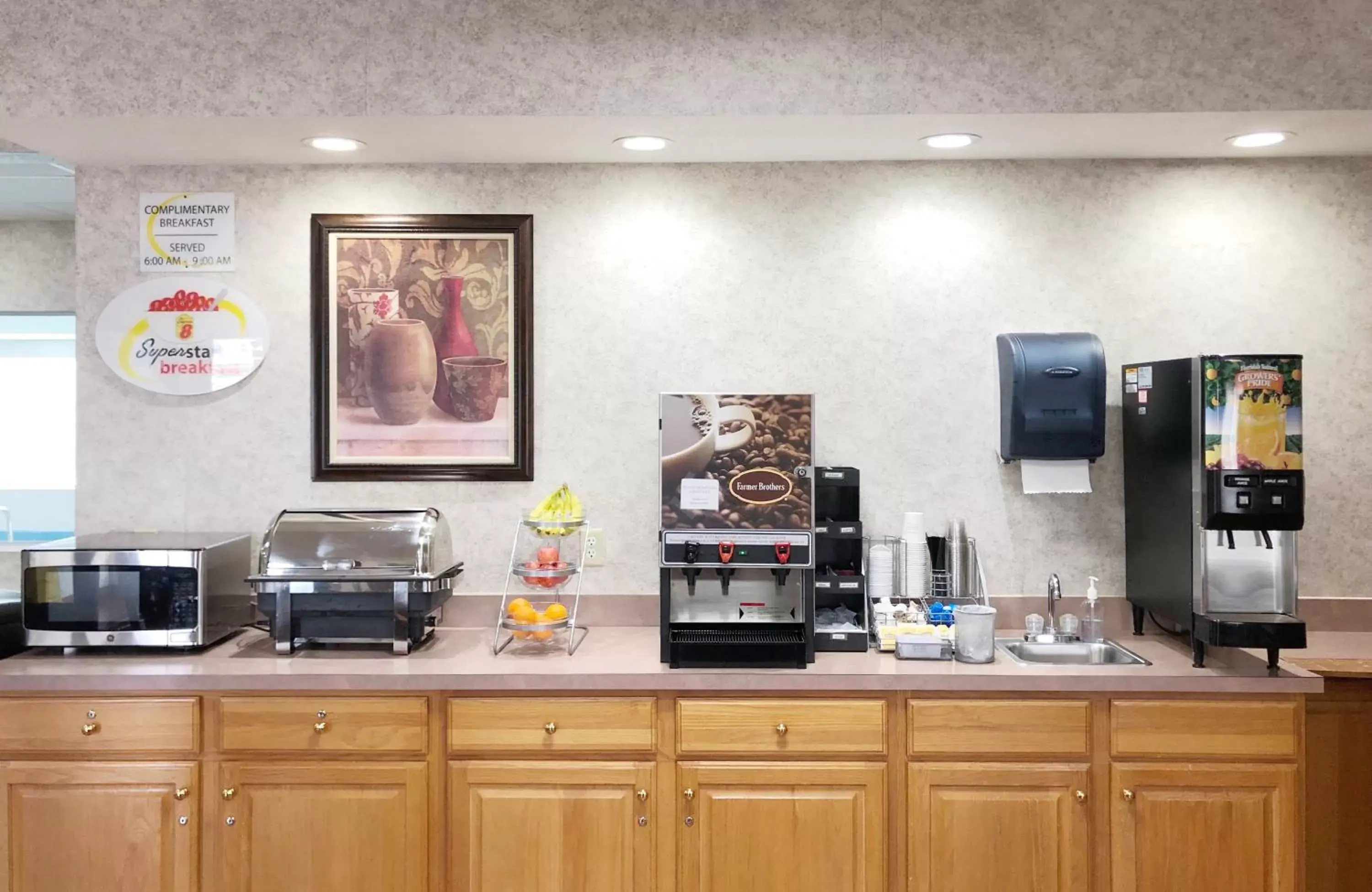 Continental breakfast in Super 8 by Wyndham Three Rivers