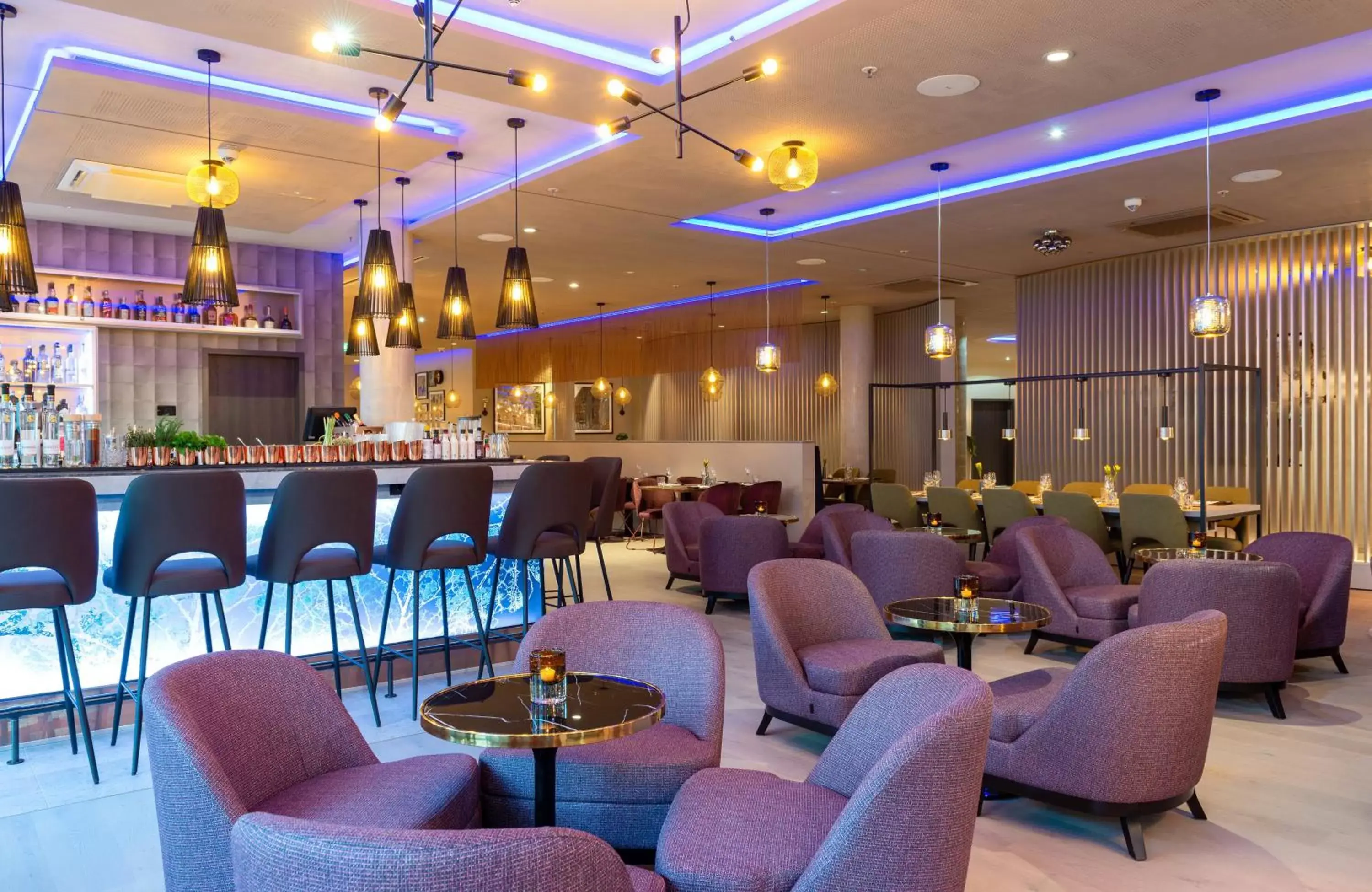 Lounge or bar in Leonardo Hotel Augsburg