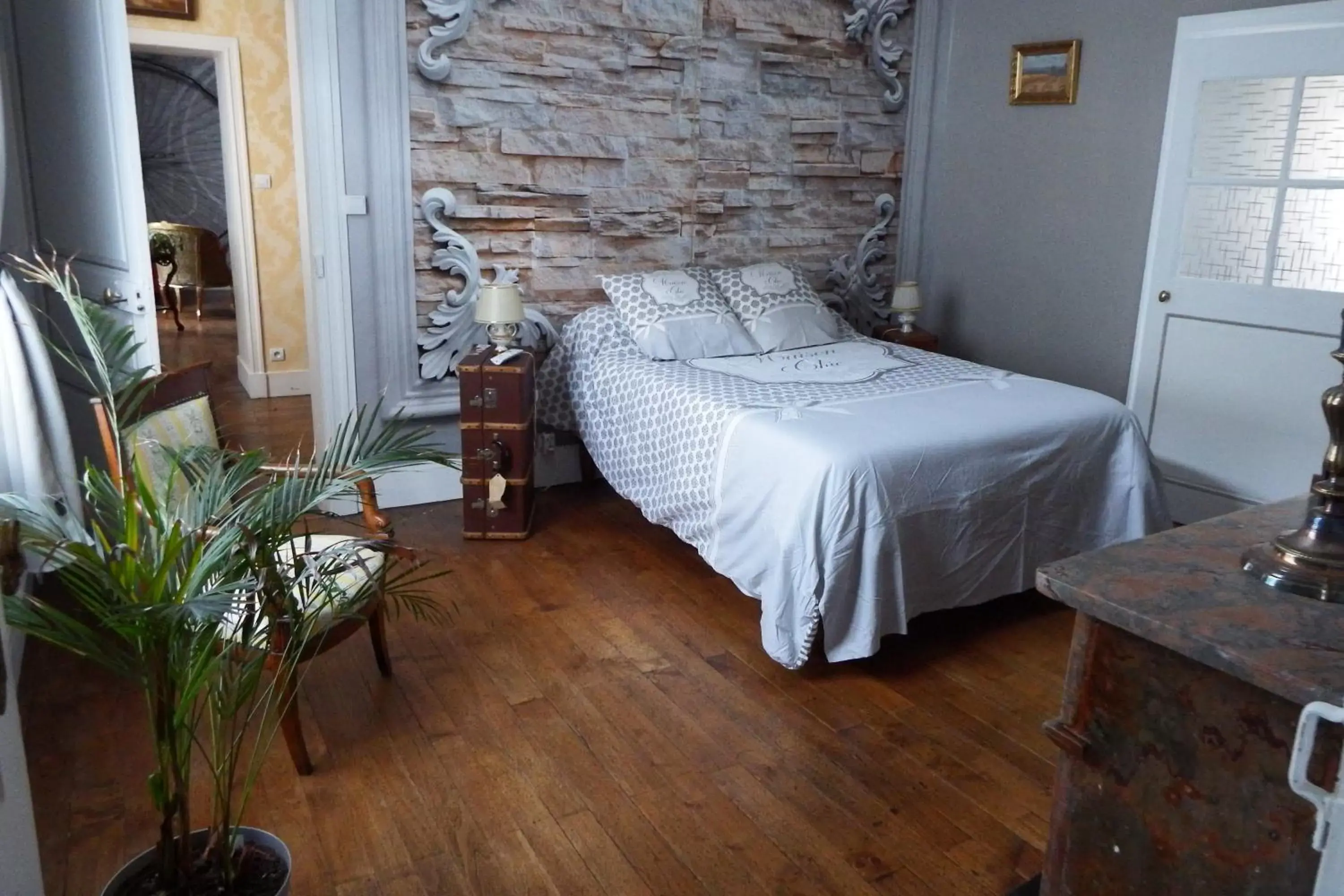 Photo of the whole room, Bed in Chez Florence et Sylvain de Loudun