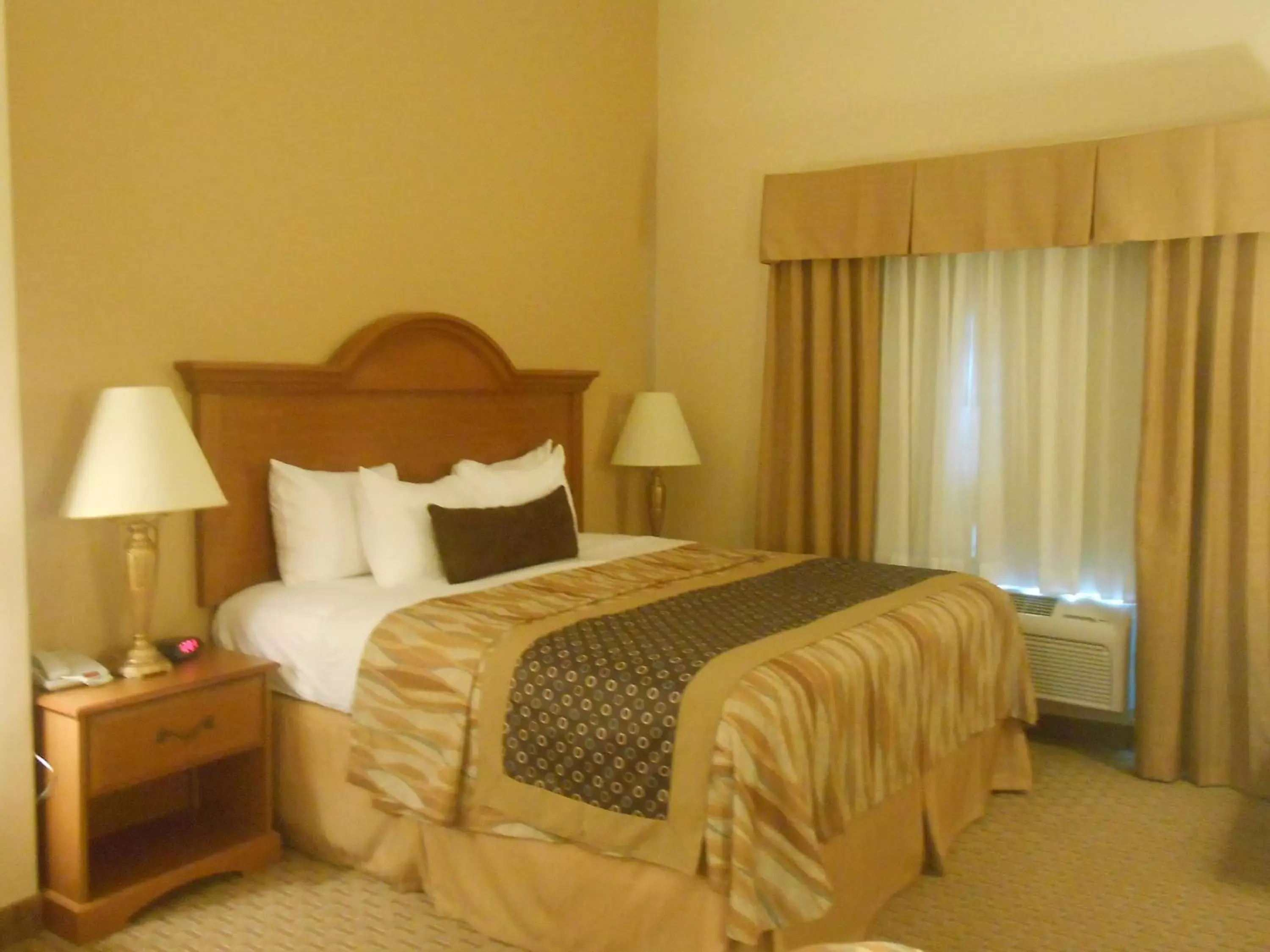 Photo of the whole room, Bed in Best Western Plus New Caney Inn & Suites