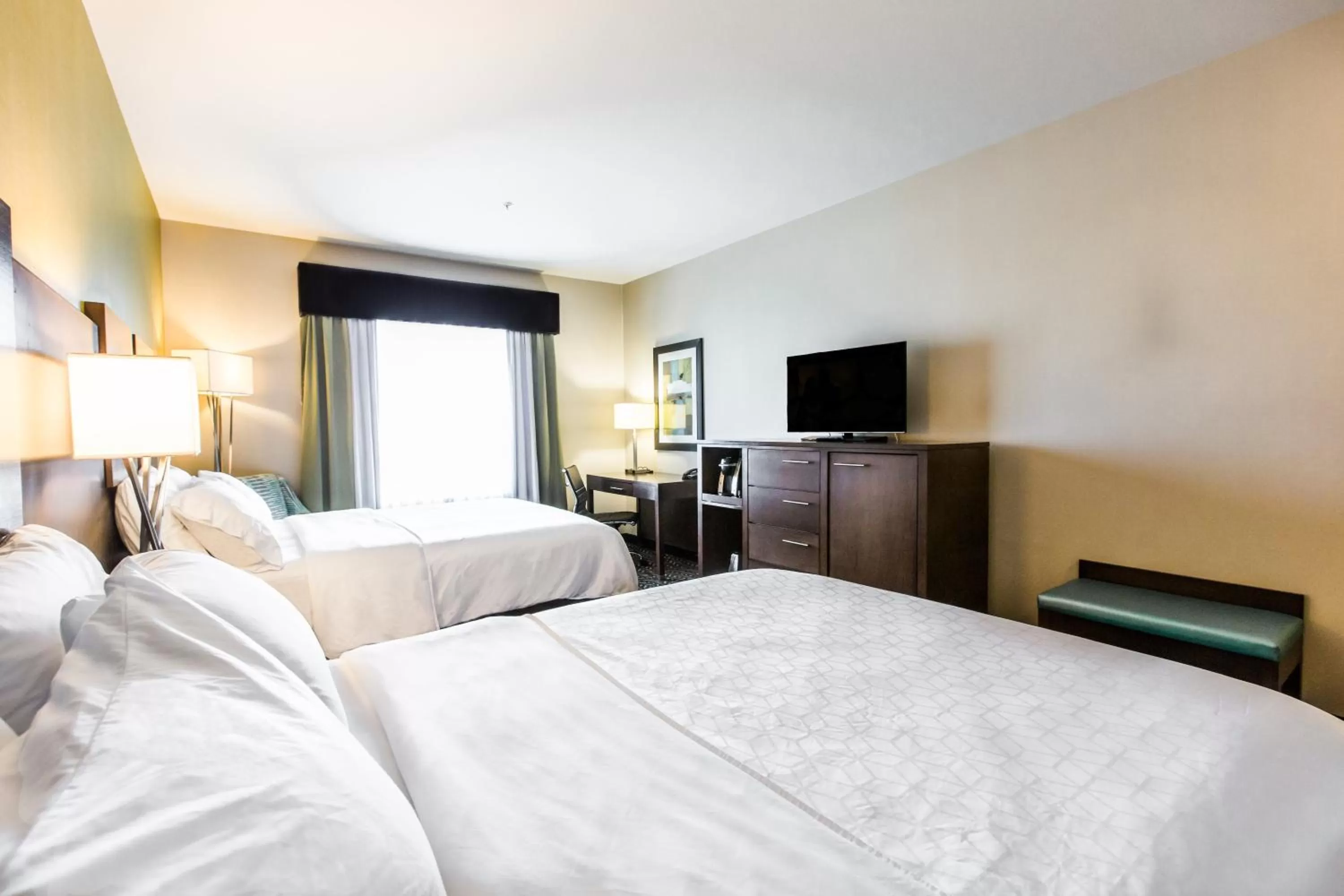 Photo of the whole room, Bed in Holiday Inn Express & Suites Spruce Grove - Stony Plain by IHG