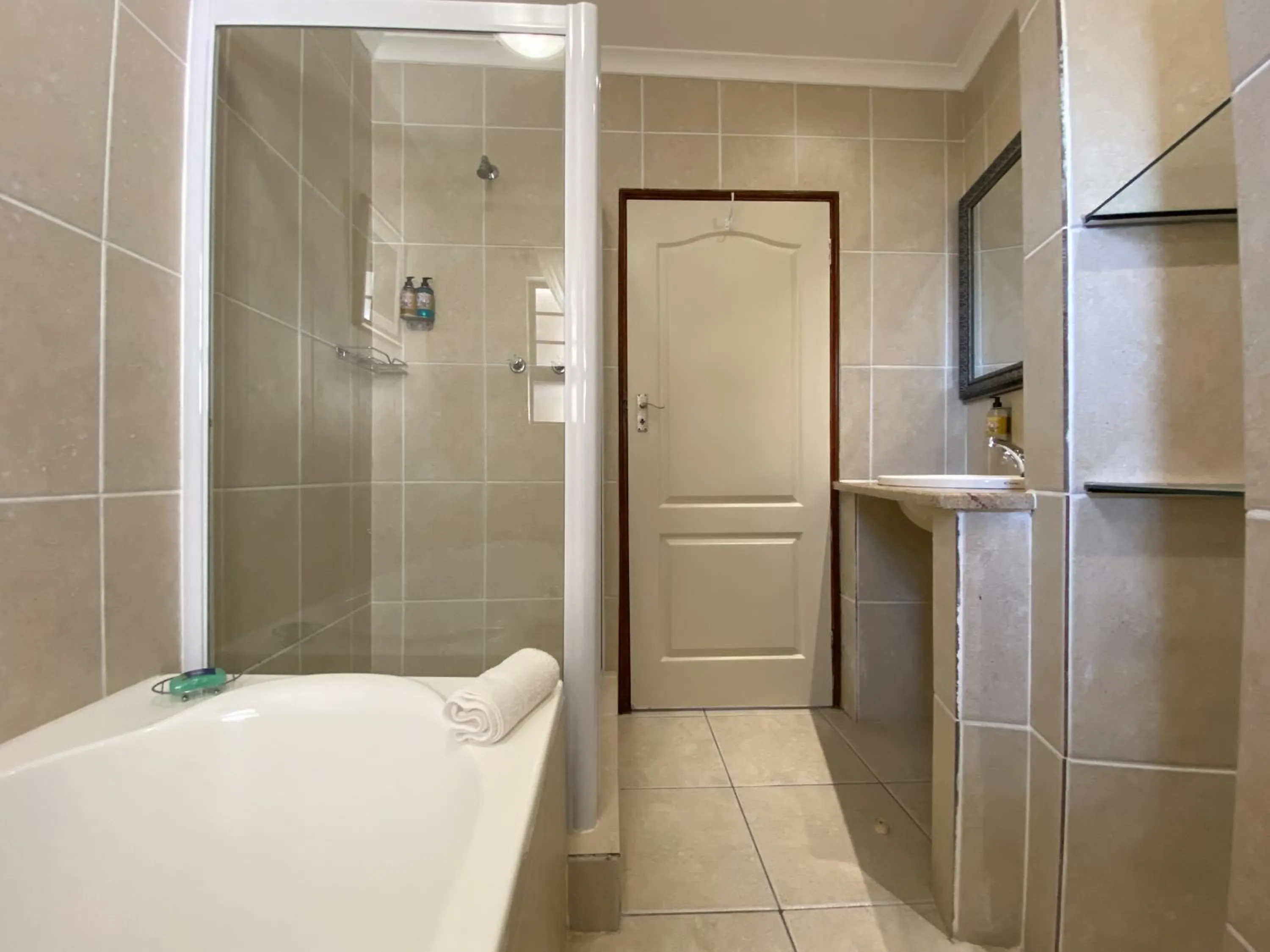 Bathroom in Bar-t-nique Guest House