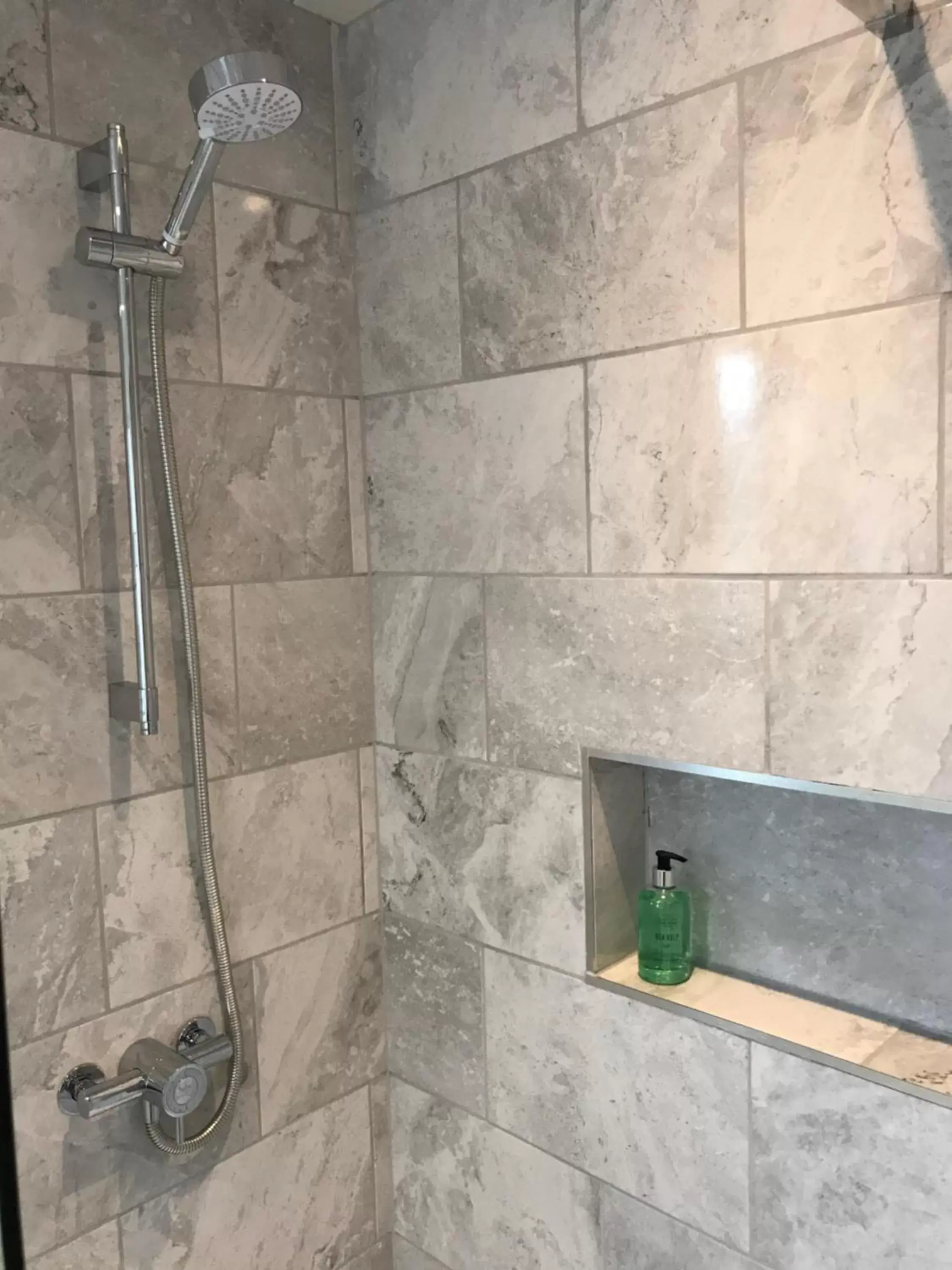 Shower, Bathroom in Ravenswood Guest House