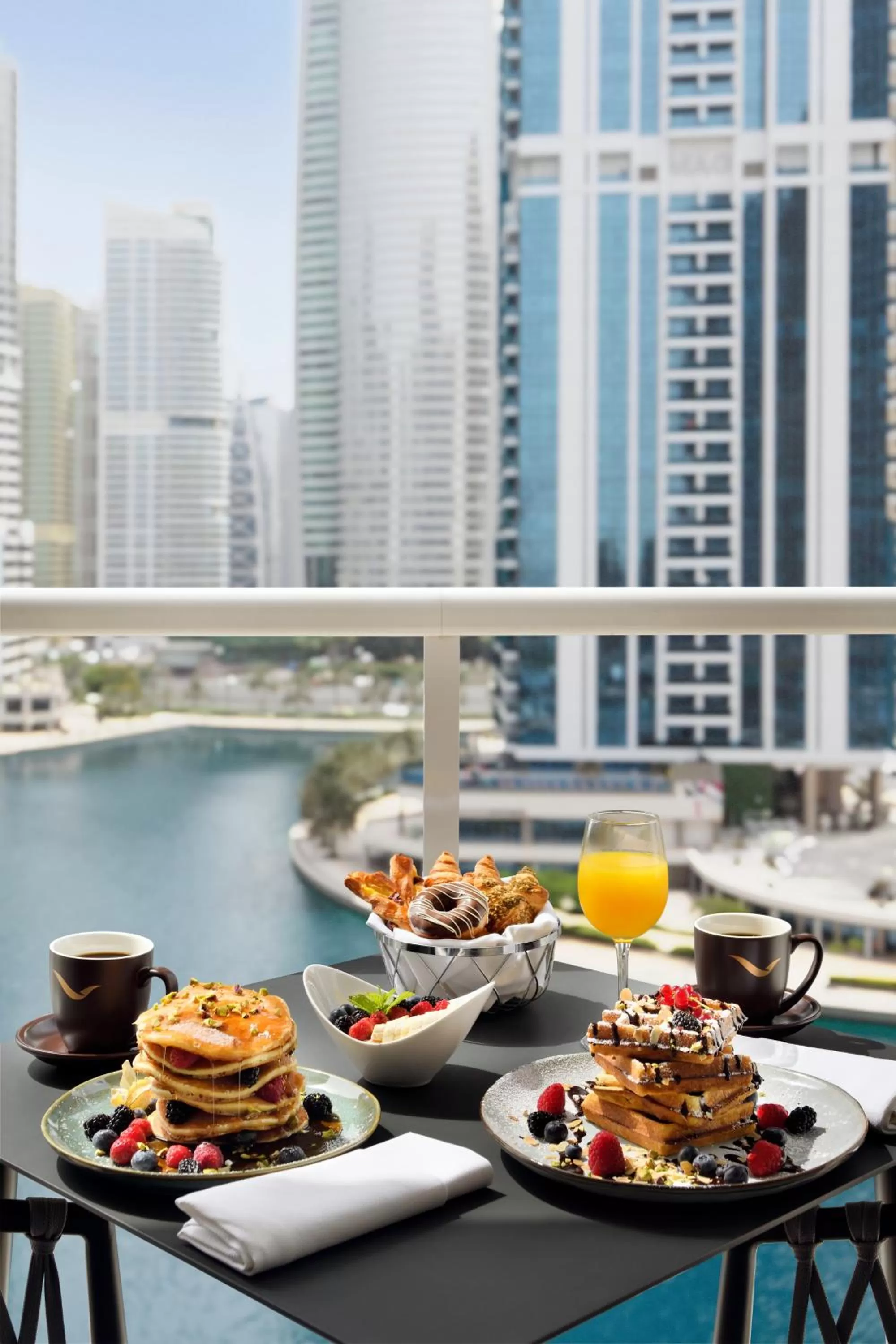 Food and drinks in Mövenpick Hotel Jumeirah Lakes Towers Dubai