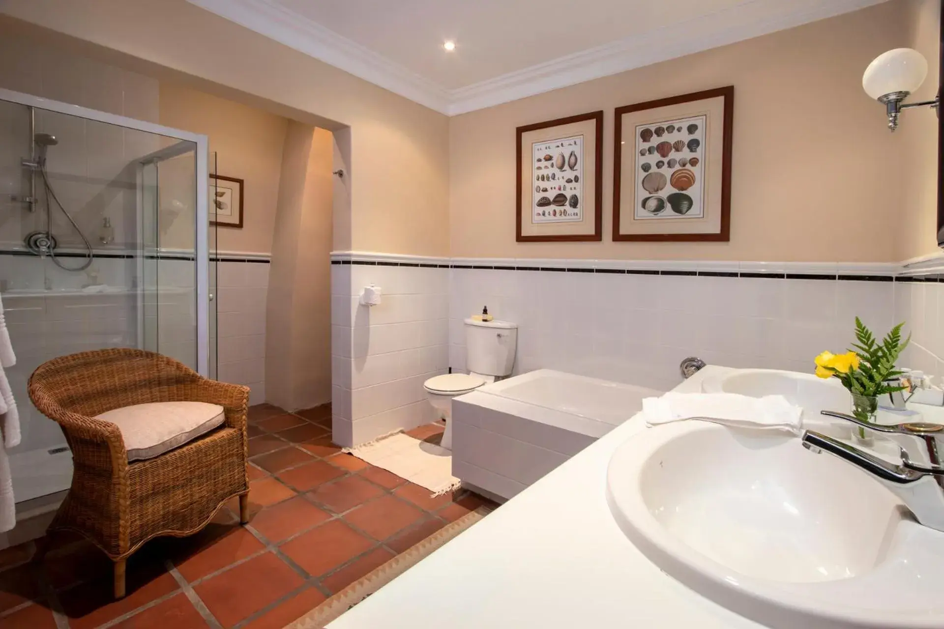 Bathroom in La Fontaine Guest House Hermanus