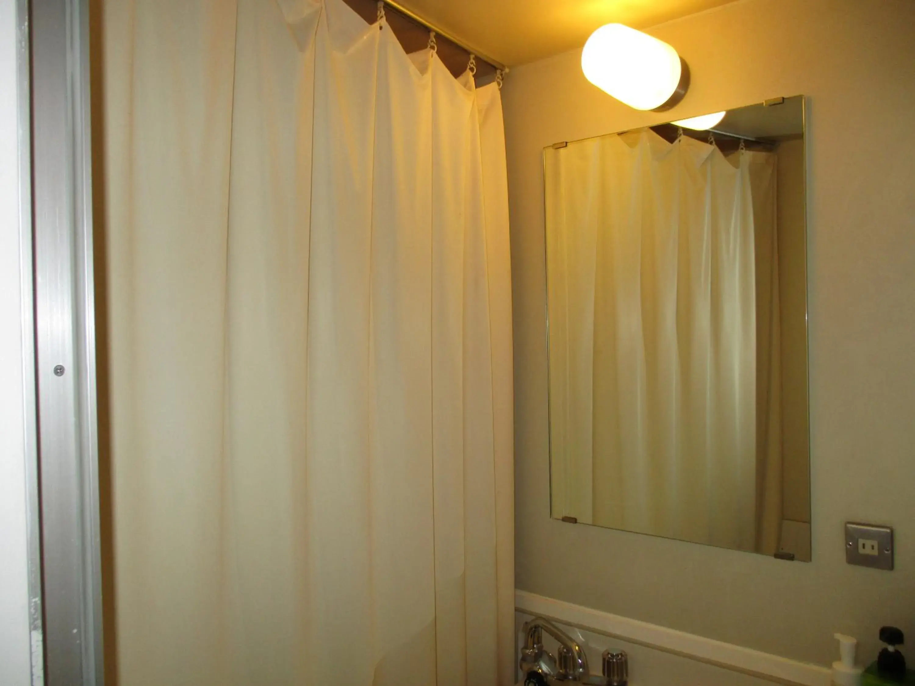 Bathroom, TV/Entertainment Center in Hotel Fukushima Hills