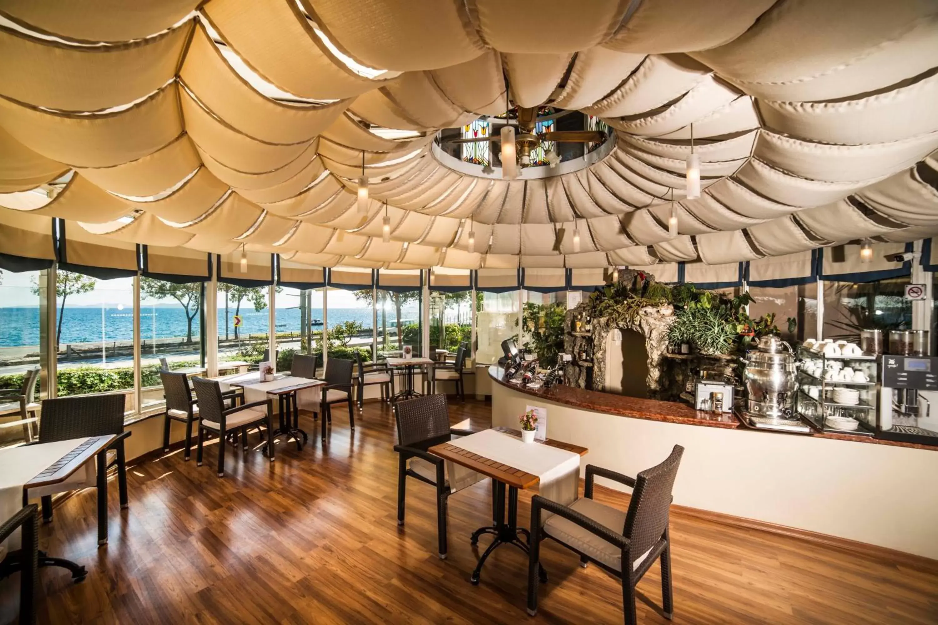 Restaurant/places to eat in Radisson Hotel Istanbul Sultanahmet Restaurant/places to eat in Radisson Hotel Istanbul Sultanahmet