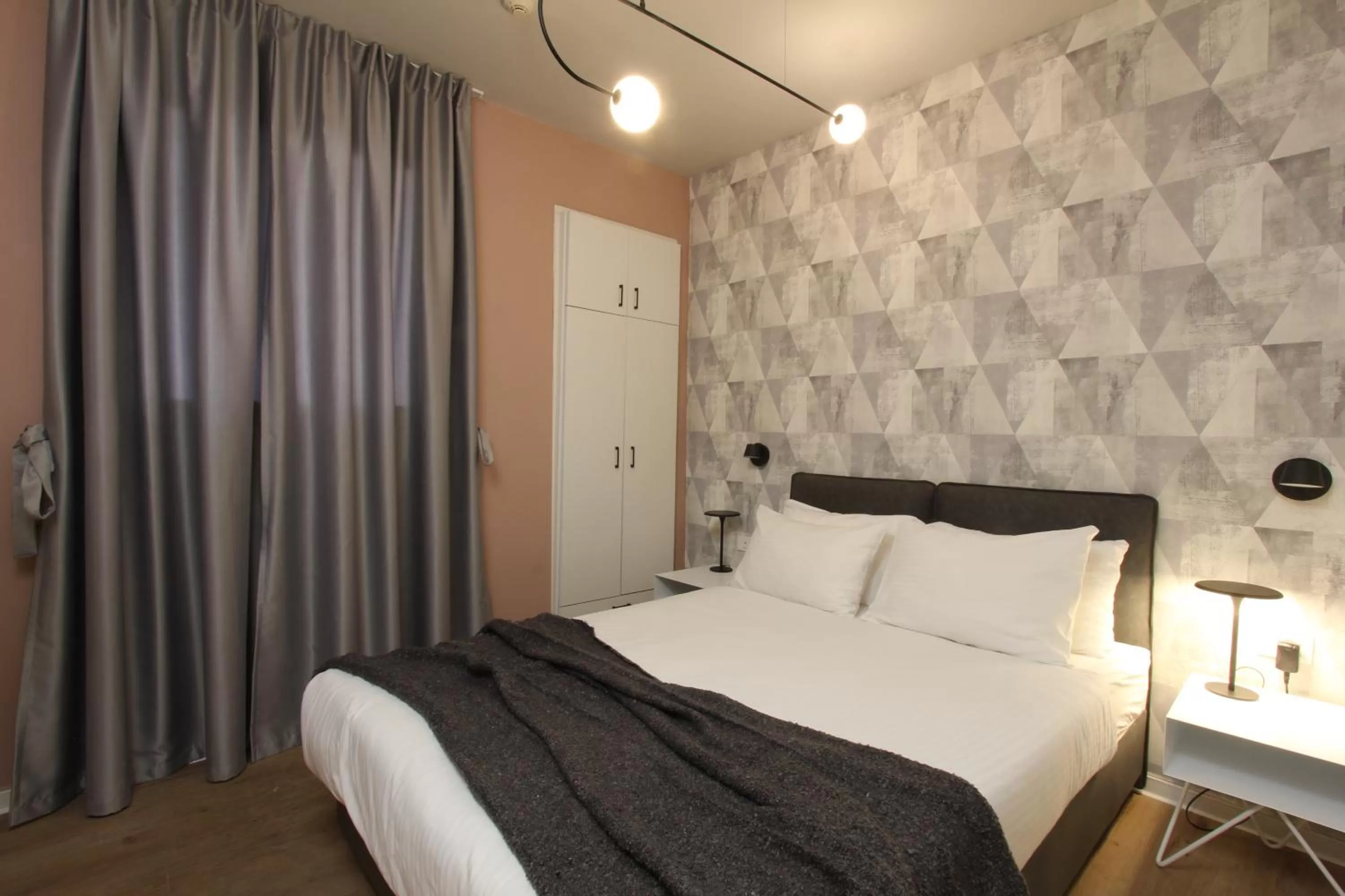 Bed in דירות גני תערוכה - TLV university apartments near Expo by Sea N' Rent