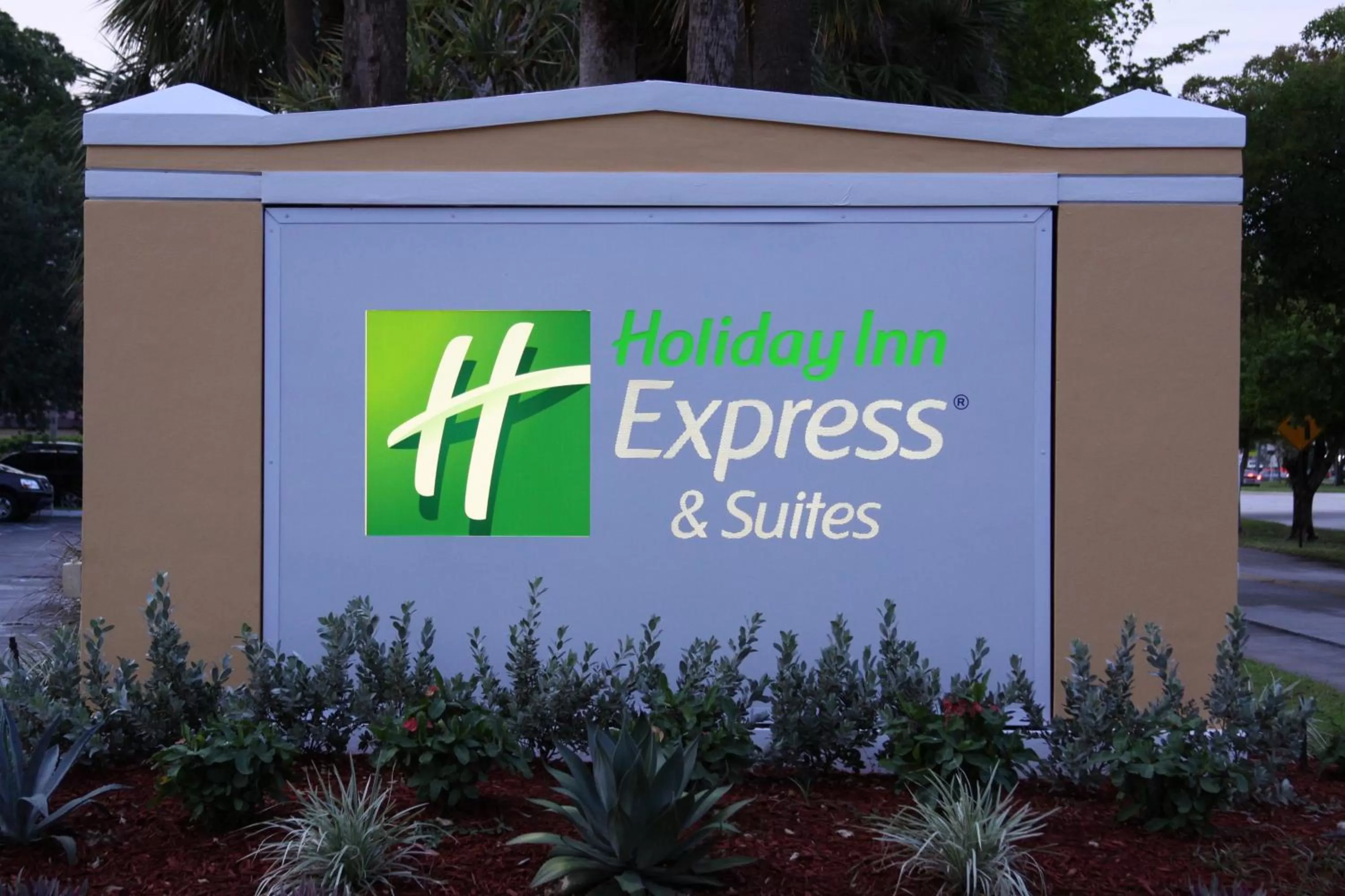Property building in Holiday Inn Express Hotel & Suites Ft. Lauderdale-Plantation by IHG