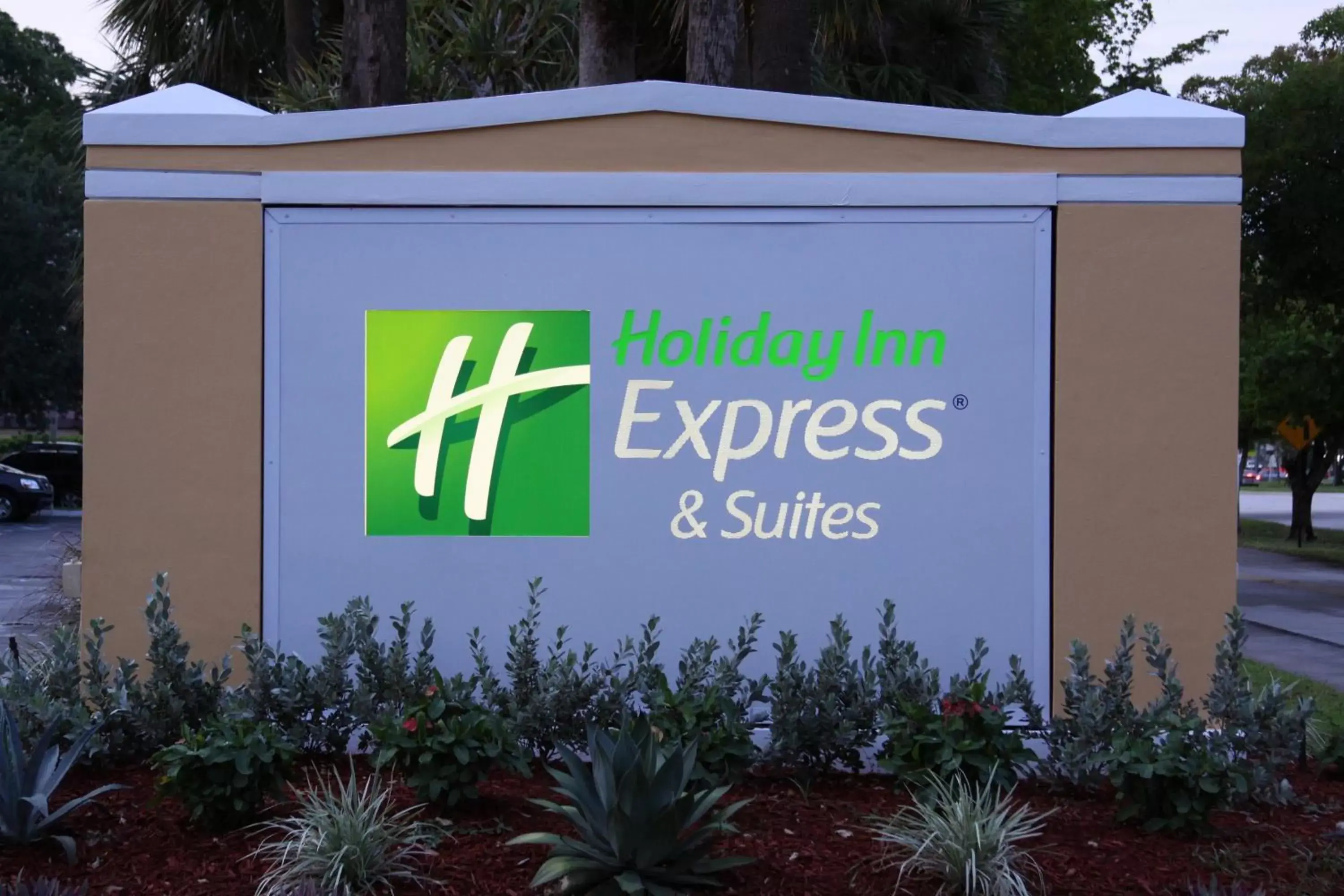 Property building, Property Logo/Sign in Holiday Inn Express Hotel & Suites Ft. Lauderdale-Plantation, an IHG Hotel