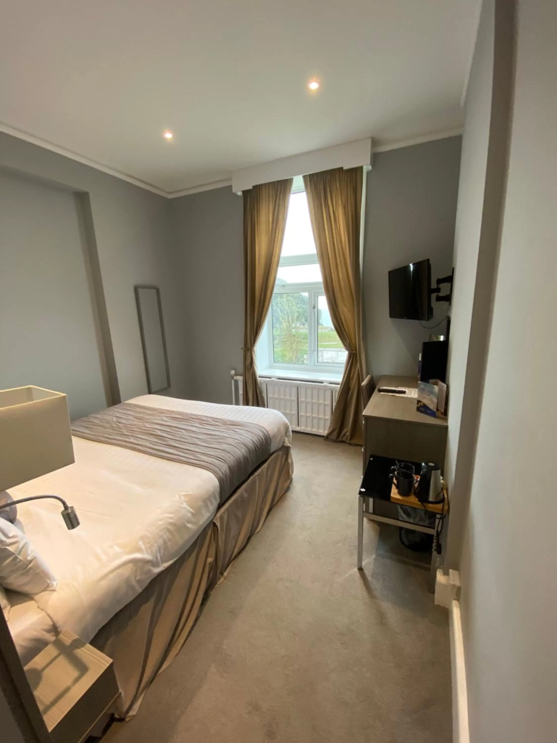 Photo of the whole room in Cottonwood Boutique