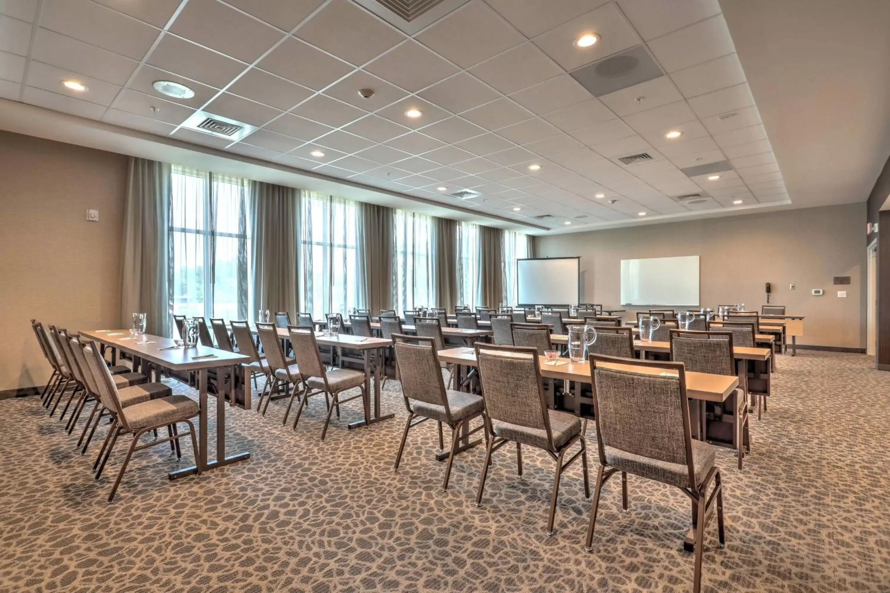 Meeting/conference room, Restaurant/Places to Eat in Courtyard by Marriott Deptford