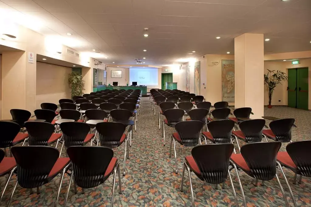 Meeting/conference room in Hotel & Loisir Le Ruote