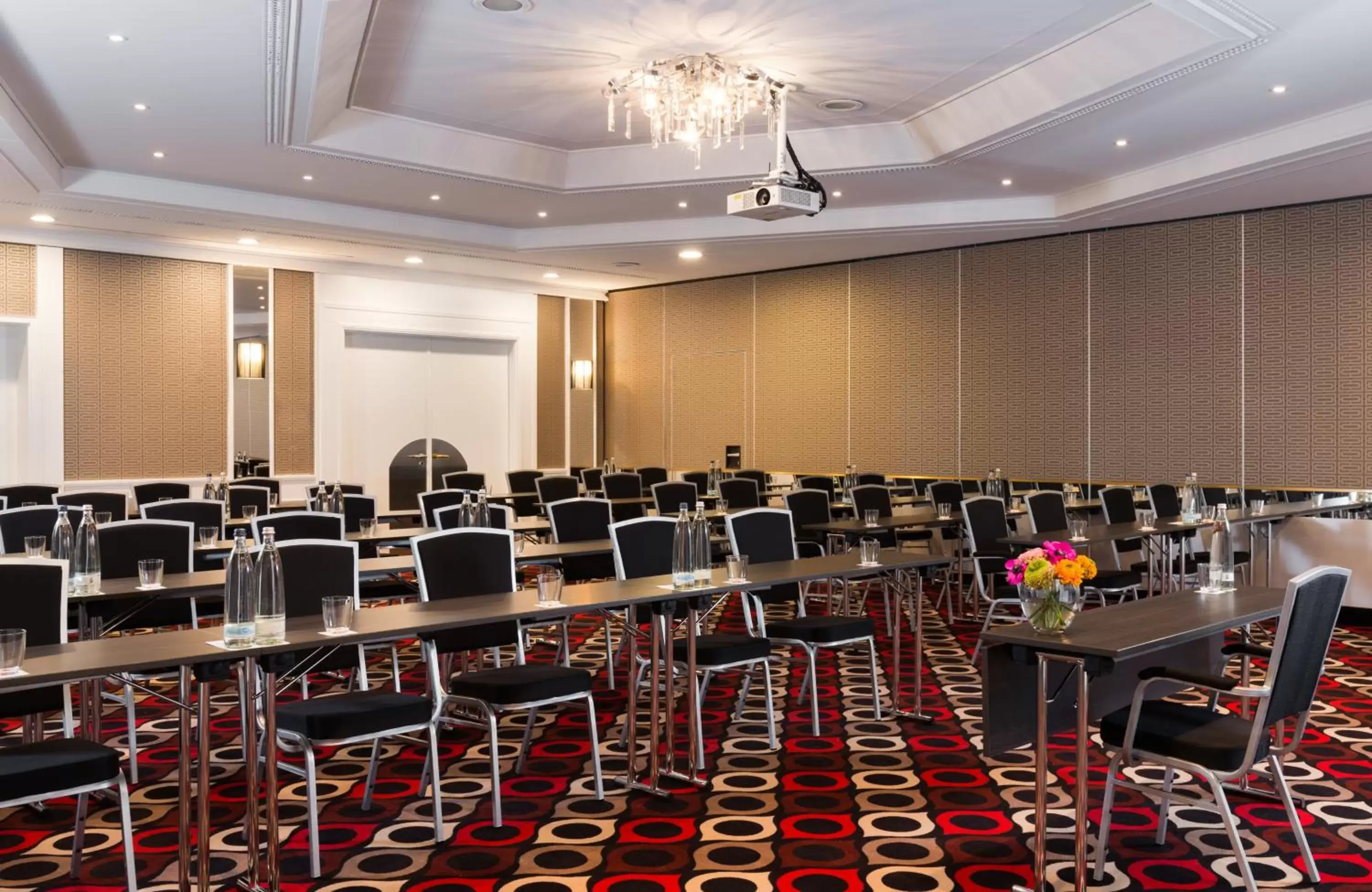 Meeting/conference room in Leonardo Hotel Munich Arabellapark
