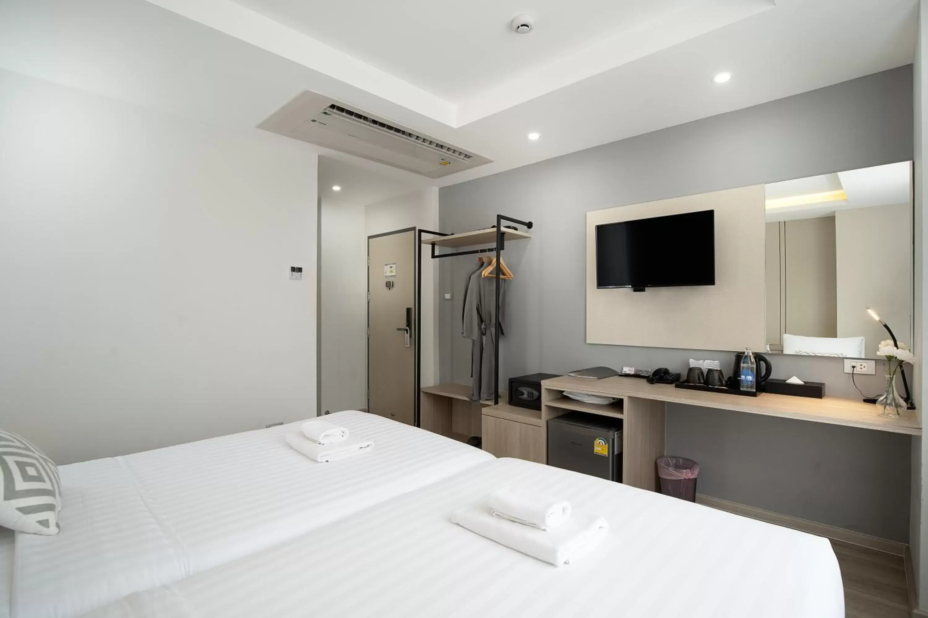 Superior Twin Room in The Riski Hotel at Bangphlat Station SHA Superior Twin Room in The Riski Hotel at Bangphlat Station SHA