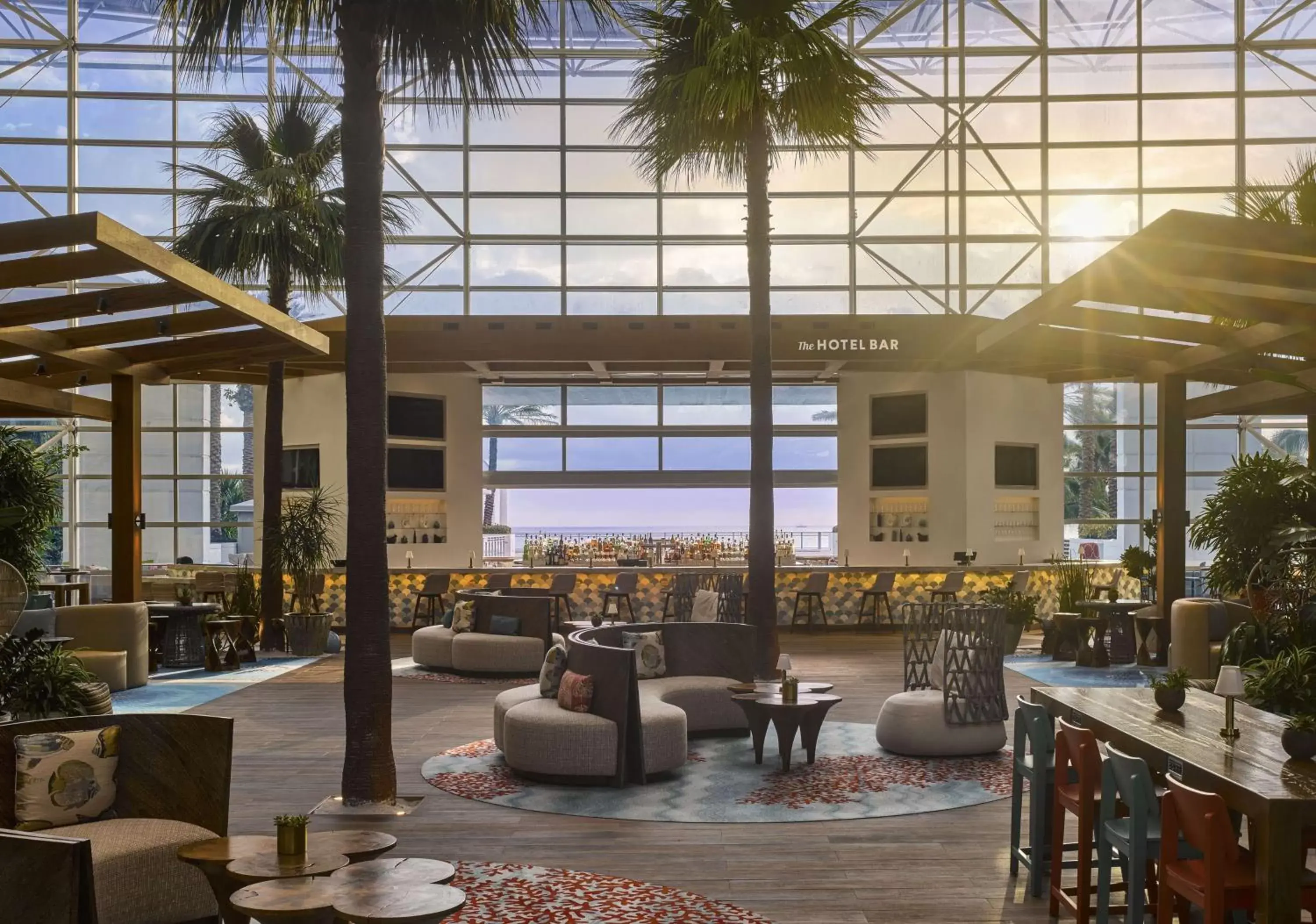 Lounge or bar, Restaurant/Places to Eat in The Diplomat Beach Resort Hollywood, Curio Collection by Hilton