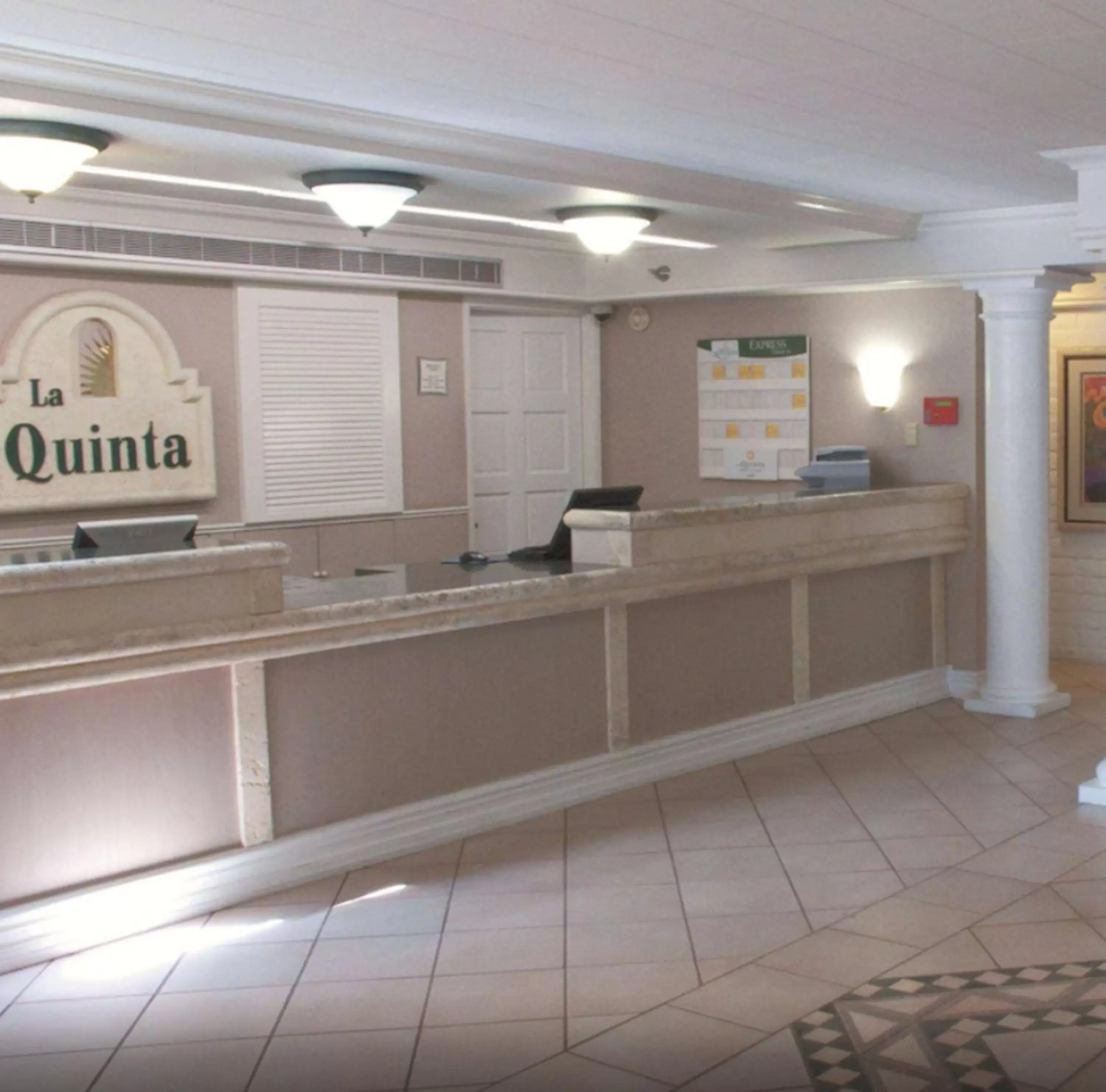 Lobby/Reception in La Quinta Inn by Wyndham Bakersfield South