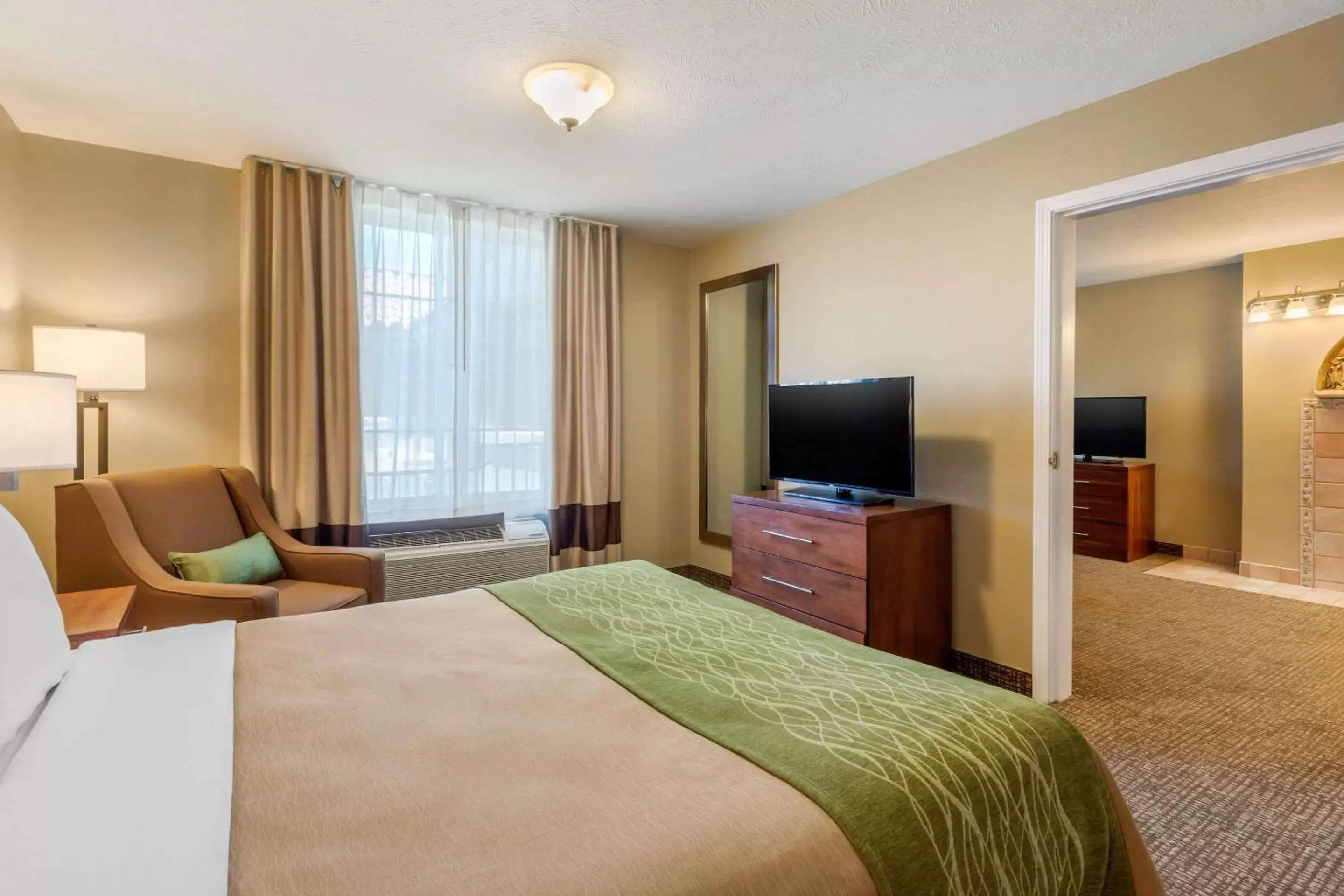 Photo of the whole room, Bed in Comfort Inn & Suites El Centro I-8
