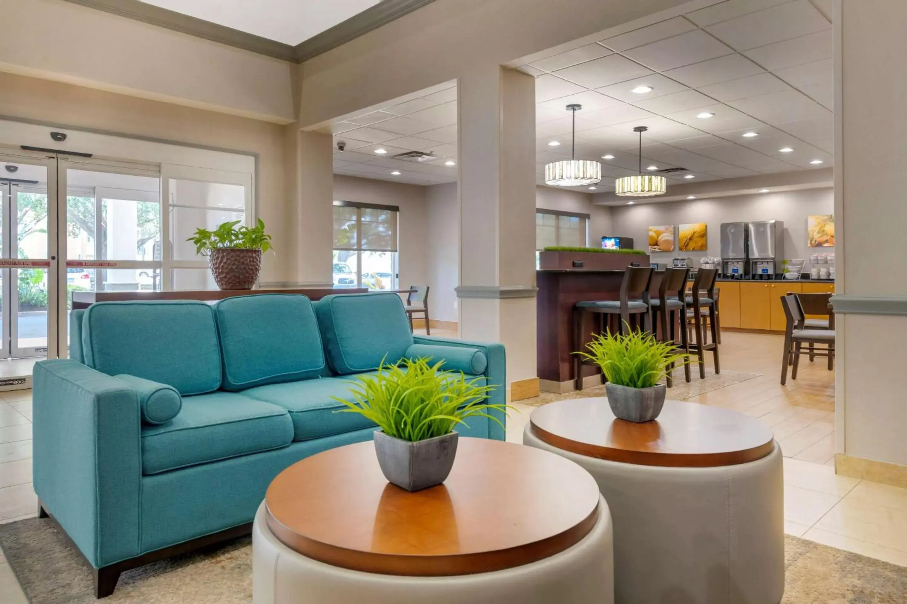 Lobby or reception, Restaurant/Places to Eat in Comfort Suites Near Universal Orlando Resort