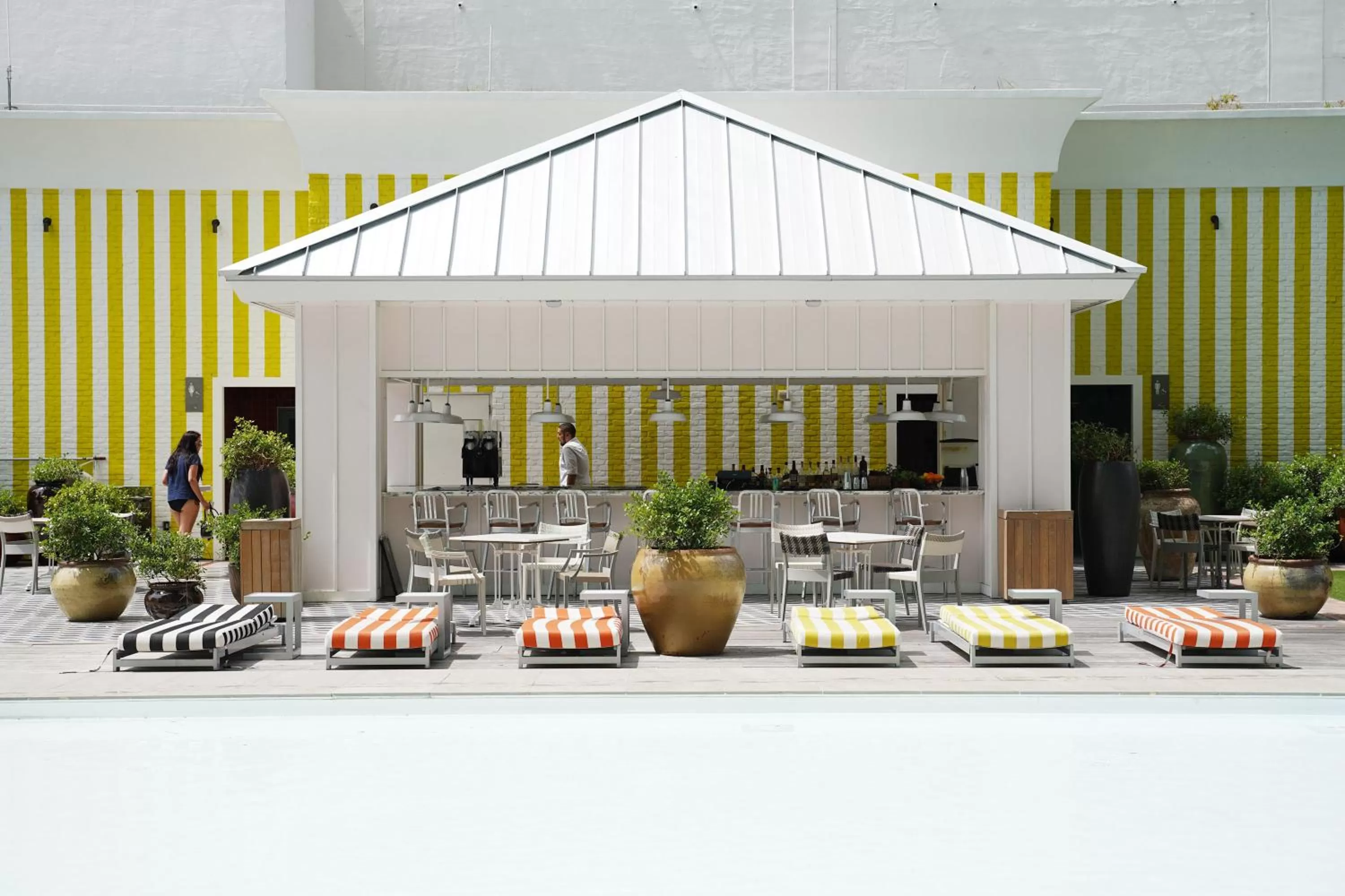 Lounge or bar in Dua Miami, Autograph Collection