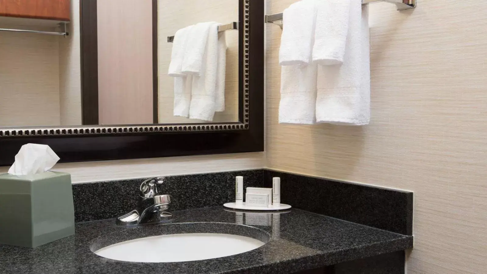 Bathroom in Comfort Inn & Suites Olathe - Kansas City