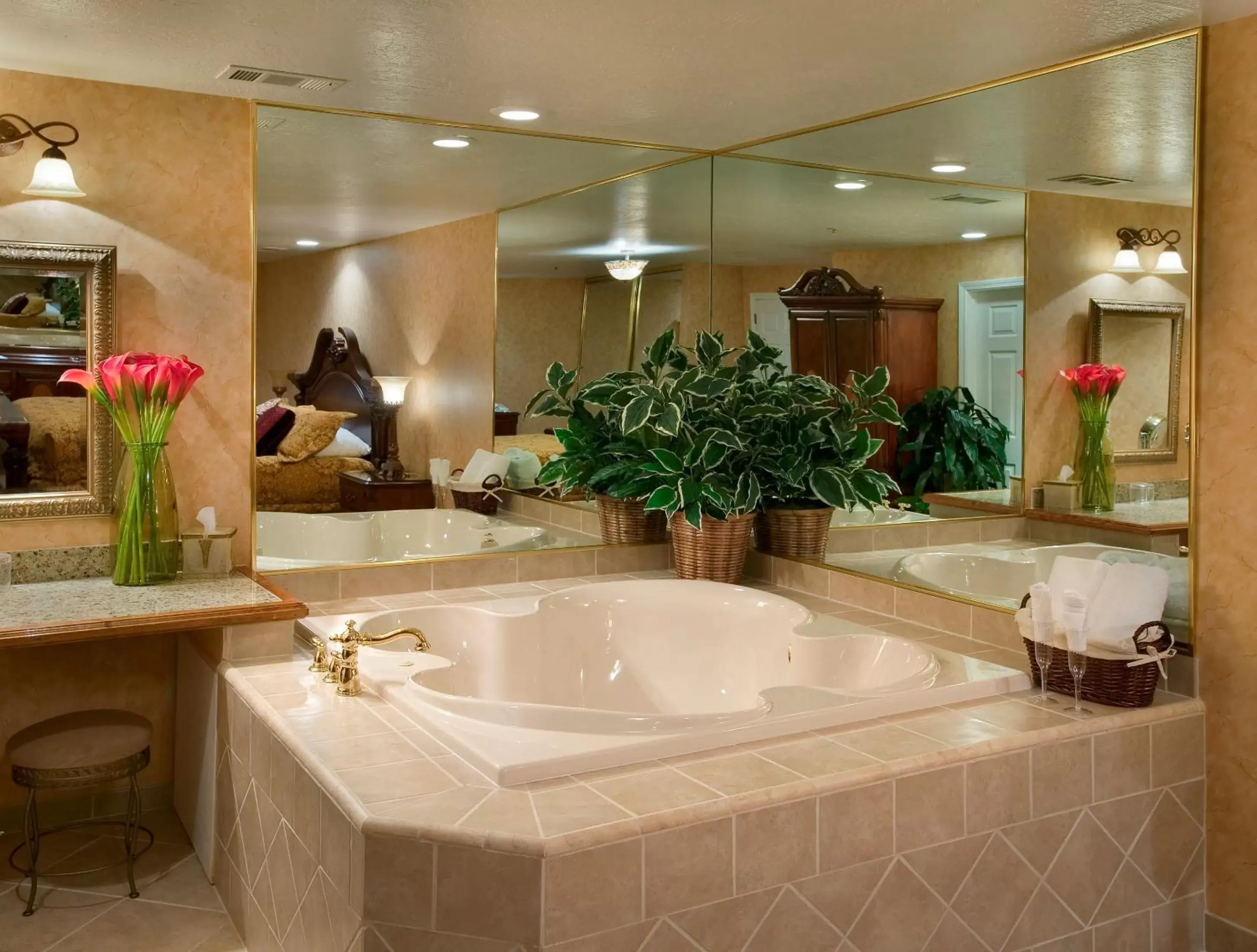 Bathroom in Rogue Regency Inn & Suites