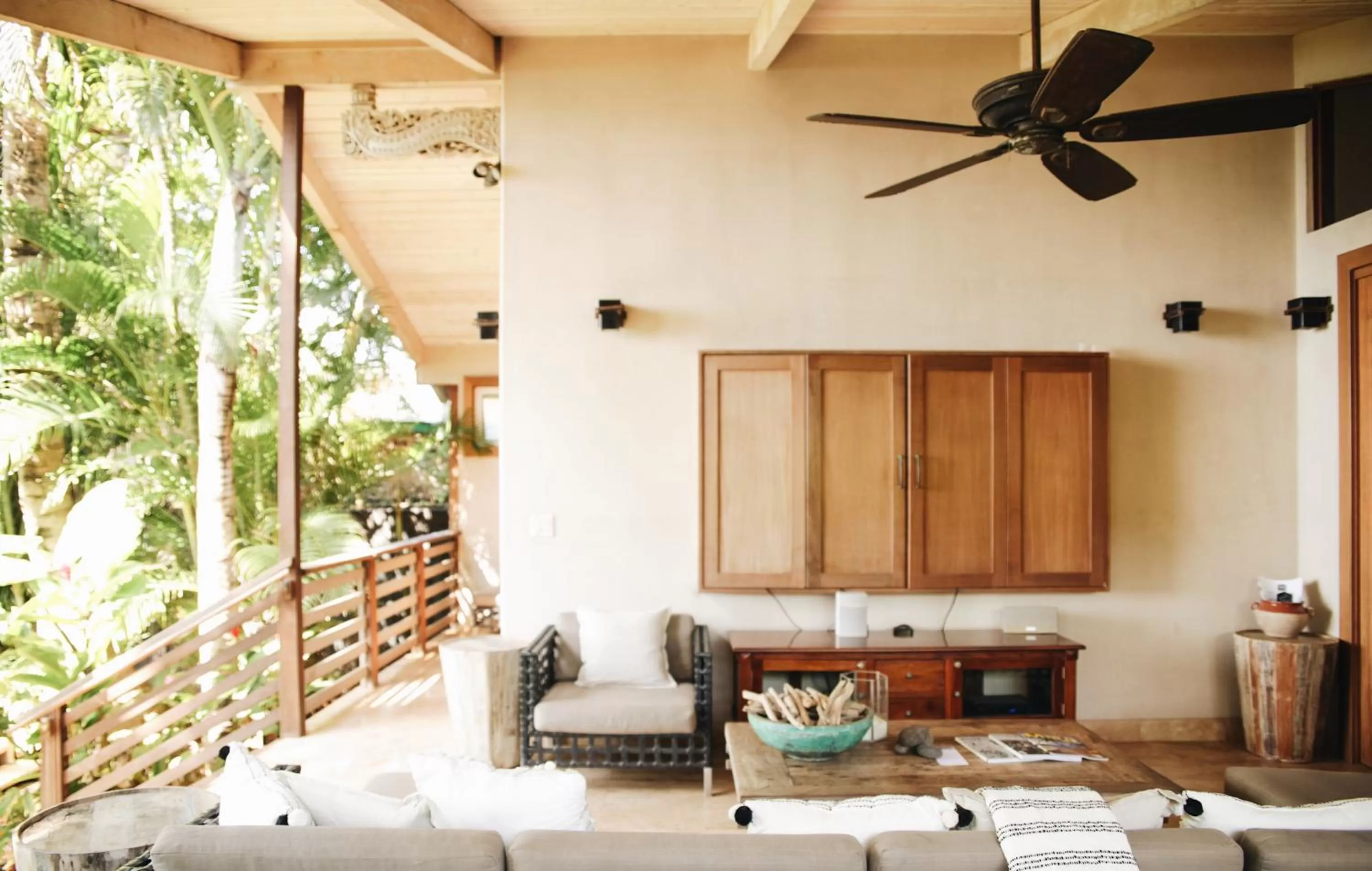 Seating area in Paia Inn