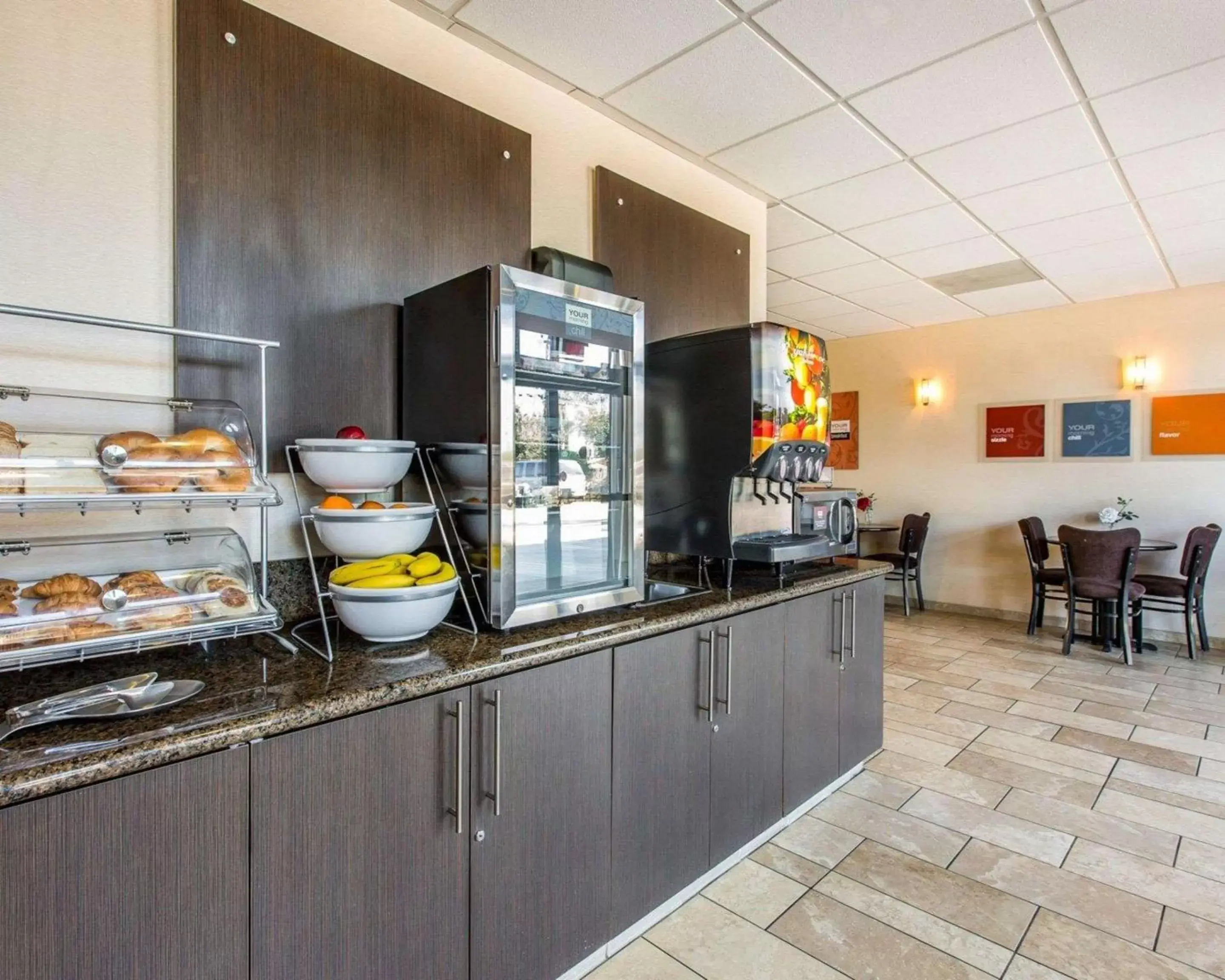 Breakfast, Restaurant/Places to Eat in Comfort Suites Near City of Industry - Los Angeles
