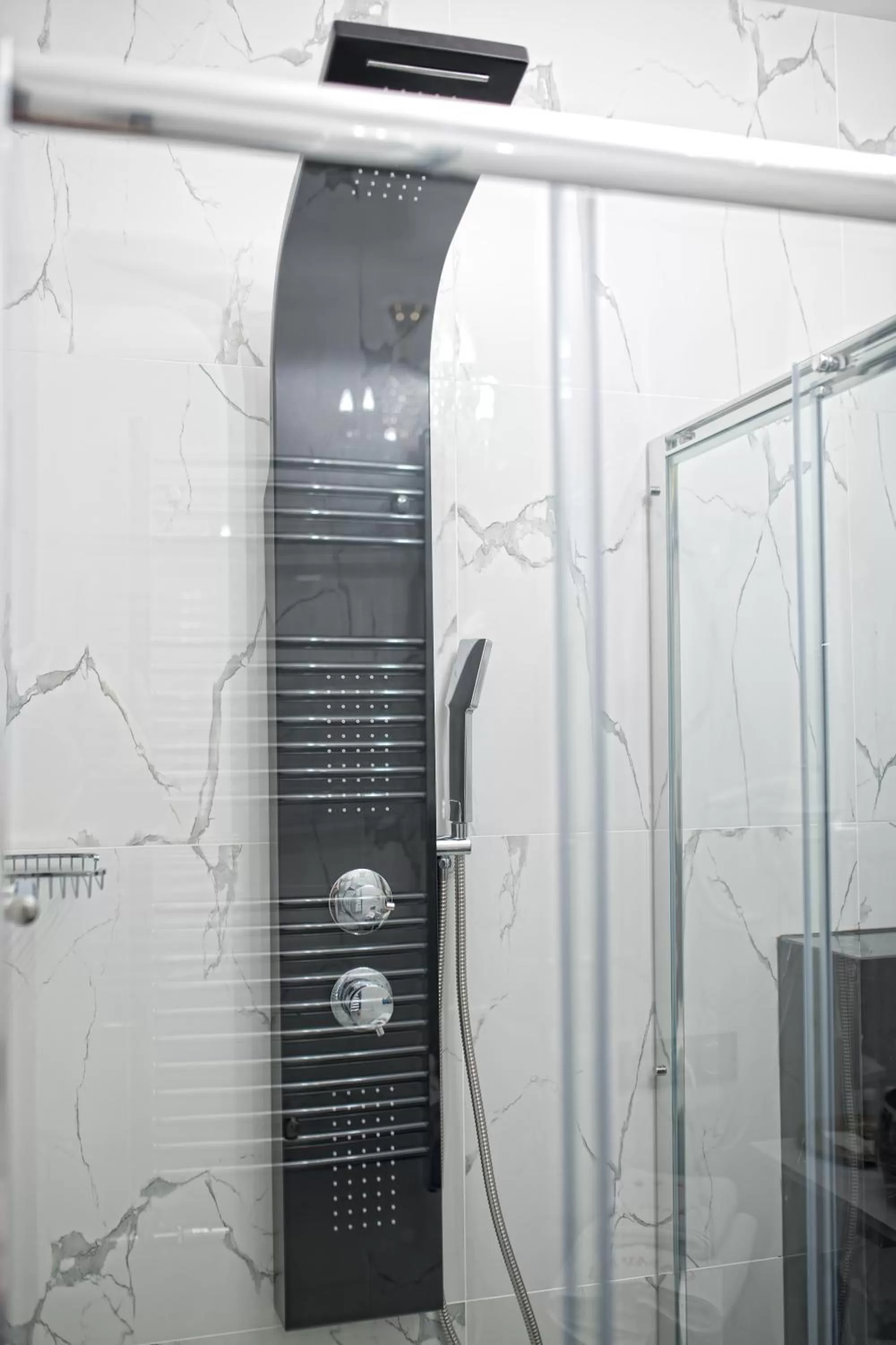 Shower, Bathroom in Hotel Campari