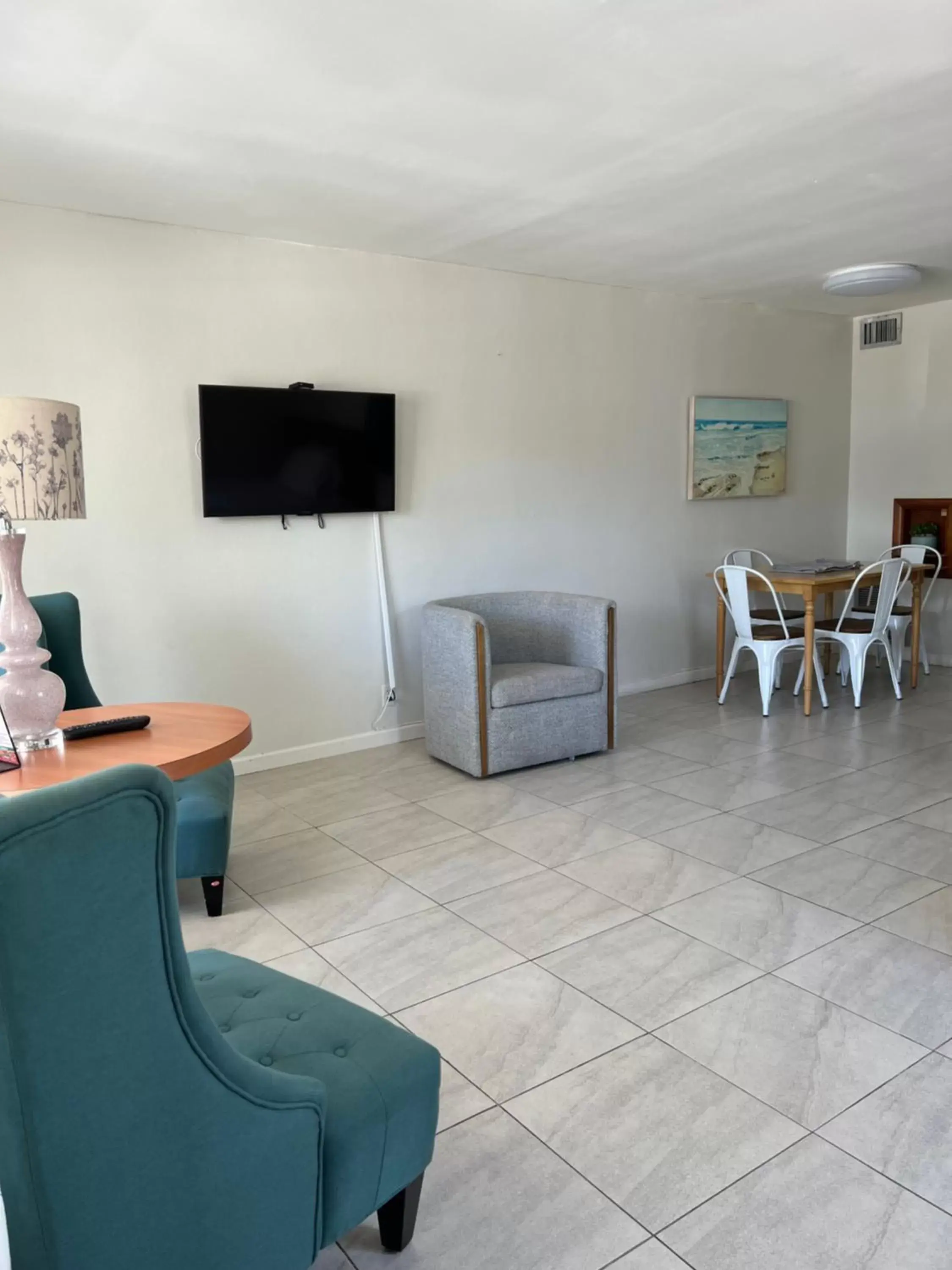 Living room, Seating Area in Dee Jay Beach Resort