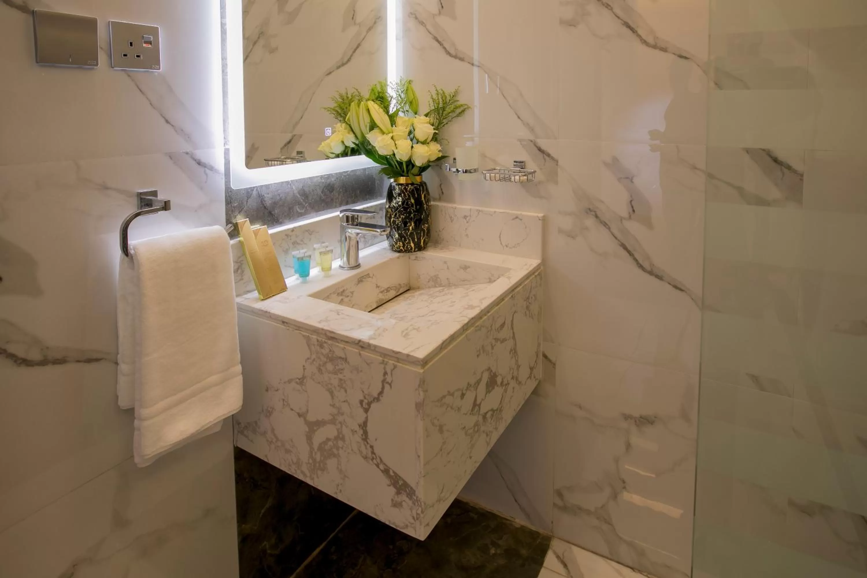 Bathroom in Luxury Night Al Mounisea