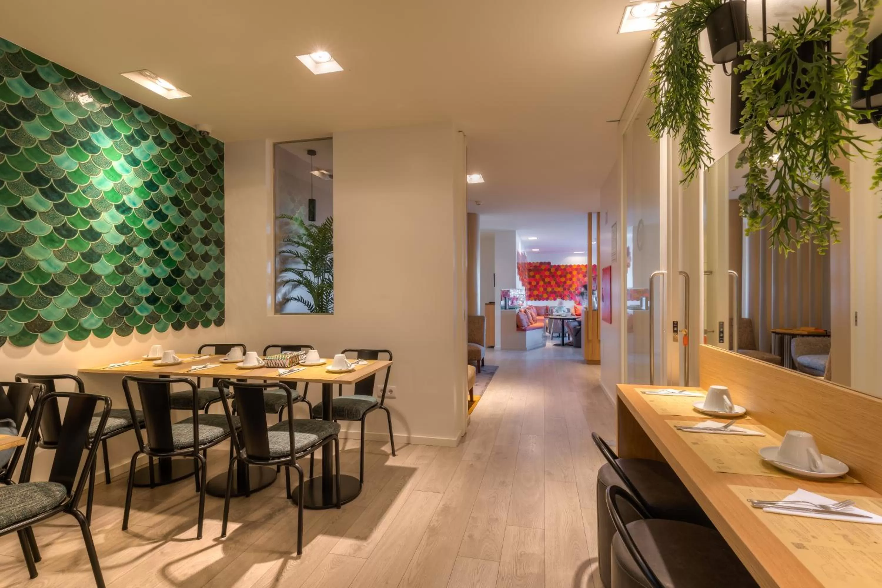 Restaurant/places to eat in Hotel Spot Family Suites